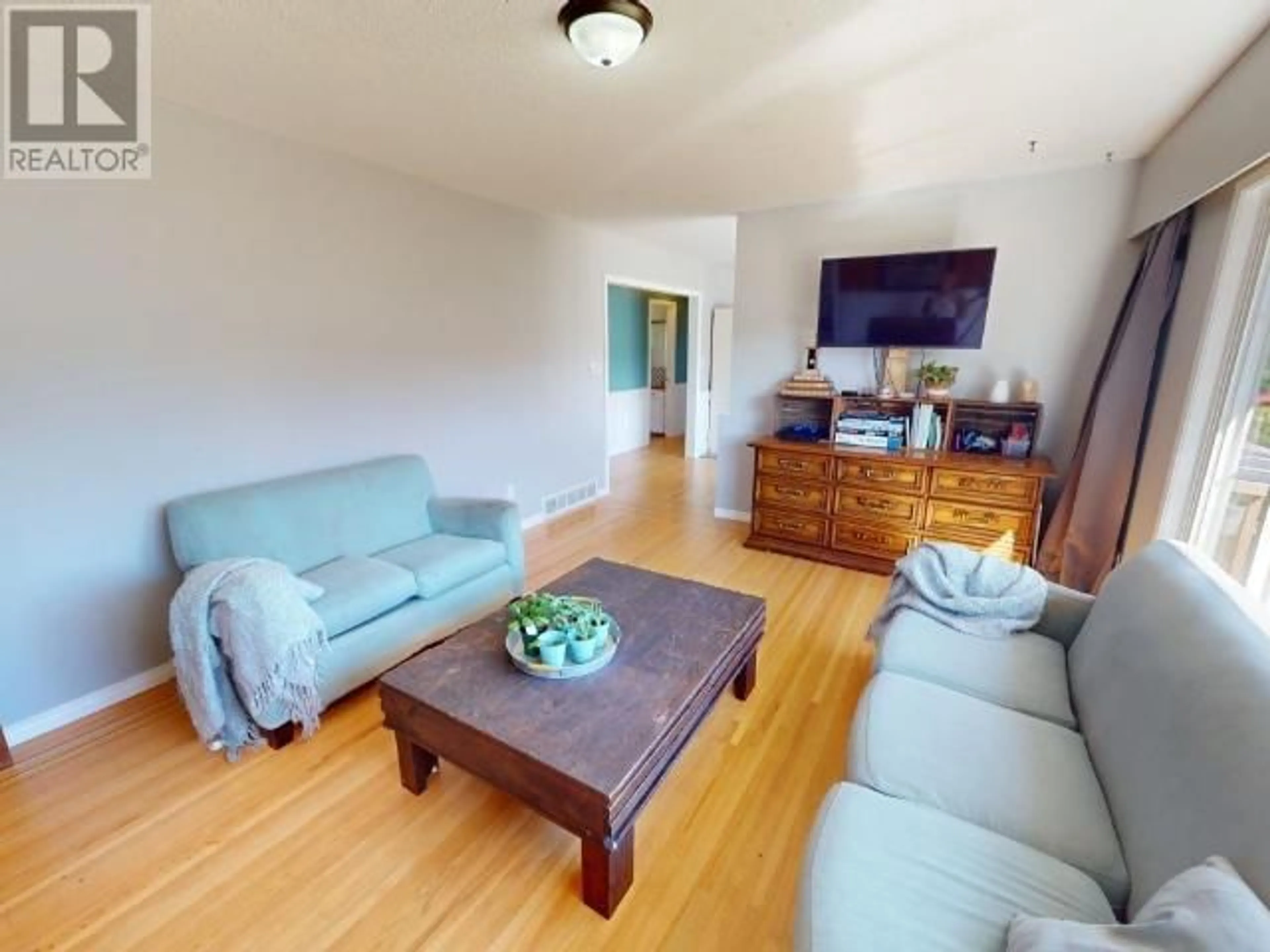 Living room, wood floors for 4229 MANSON AVE, Powell River British Columbia V8A3M7