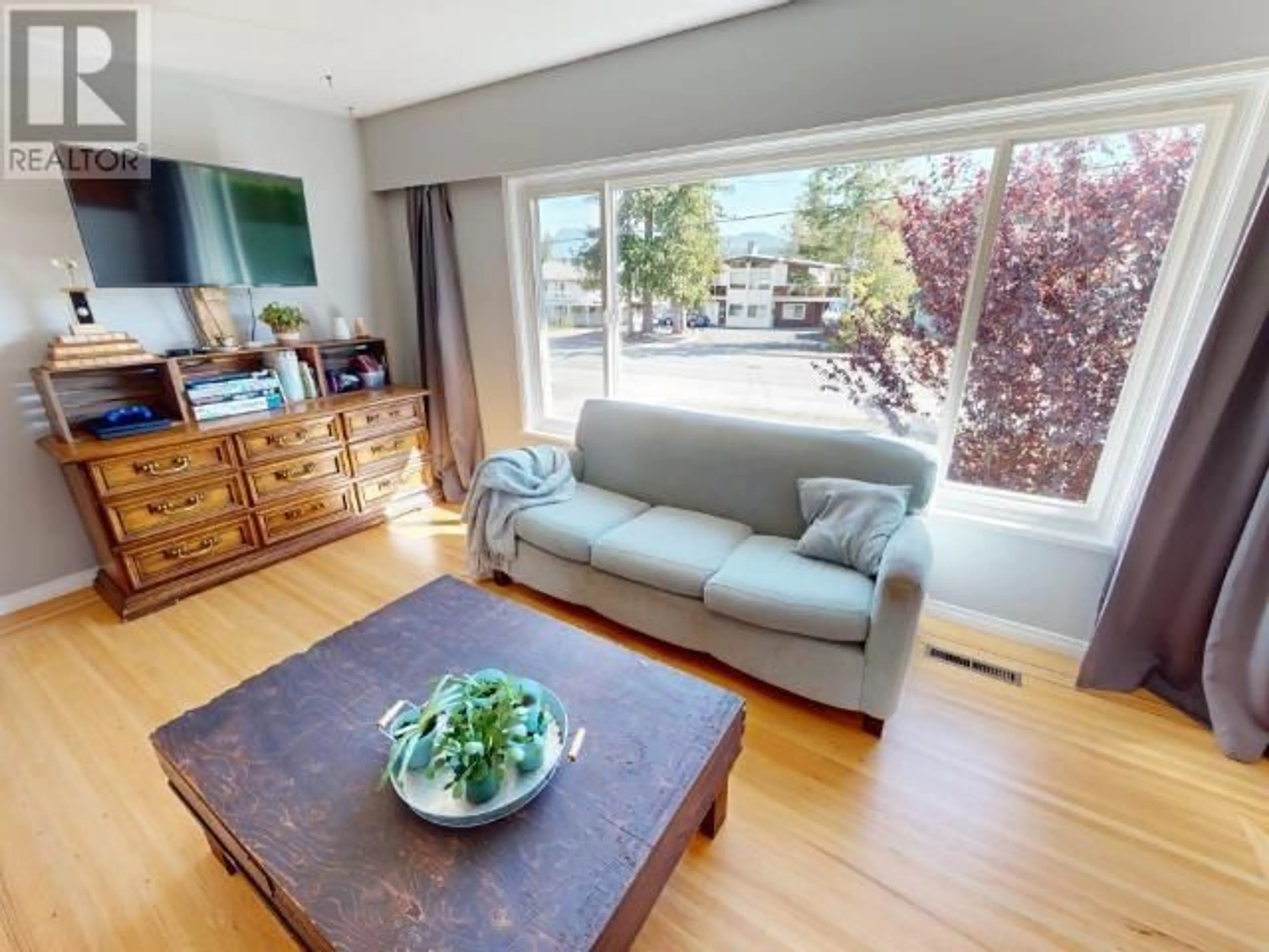 Living room, wood floors for 4229 MANSON AVE, Powell River British Columbia V8A3M7