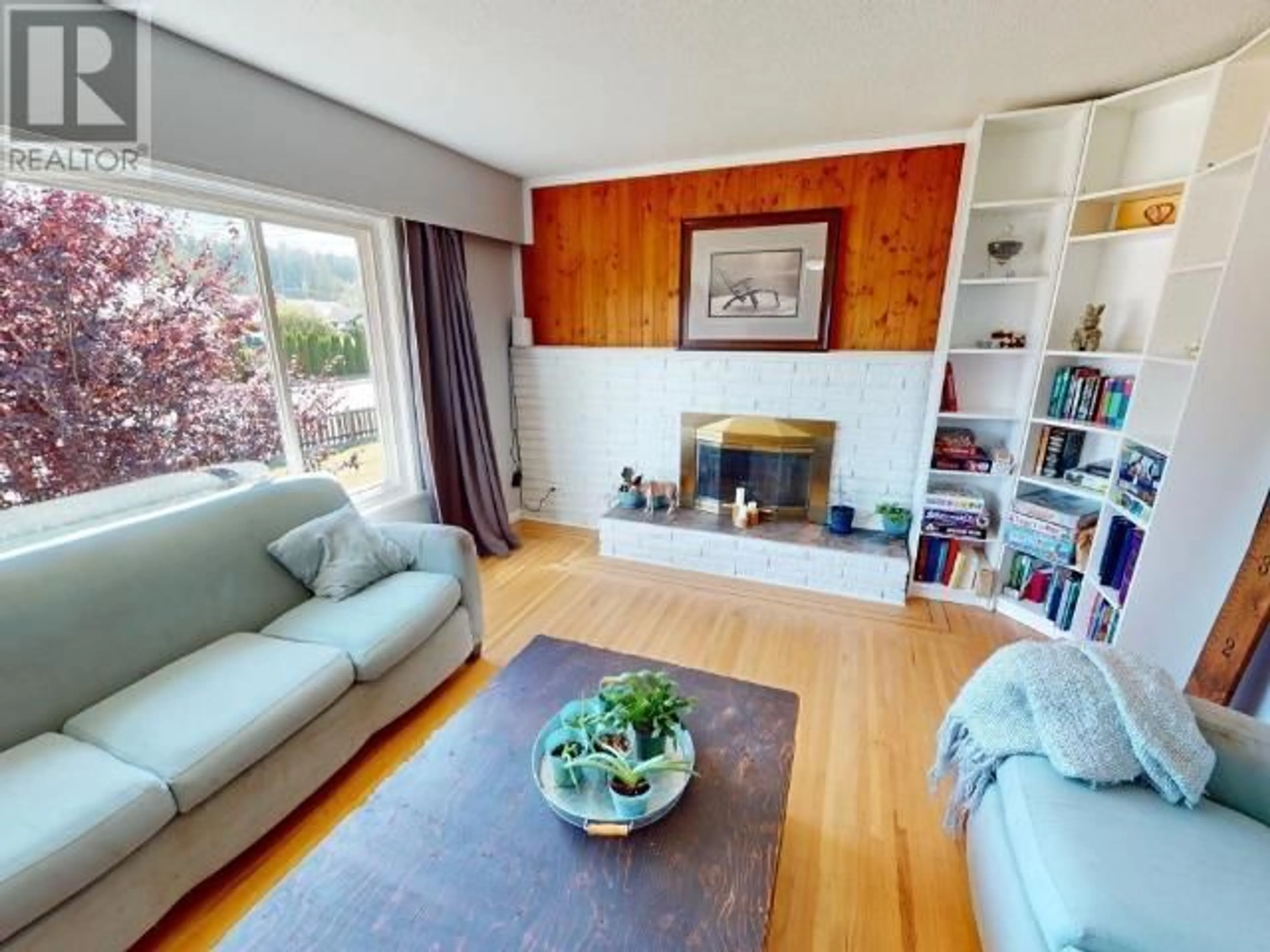 Living room, wood floors for 4229 MANSON AVE, Powell River British Columbia V8A3M7