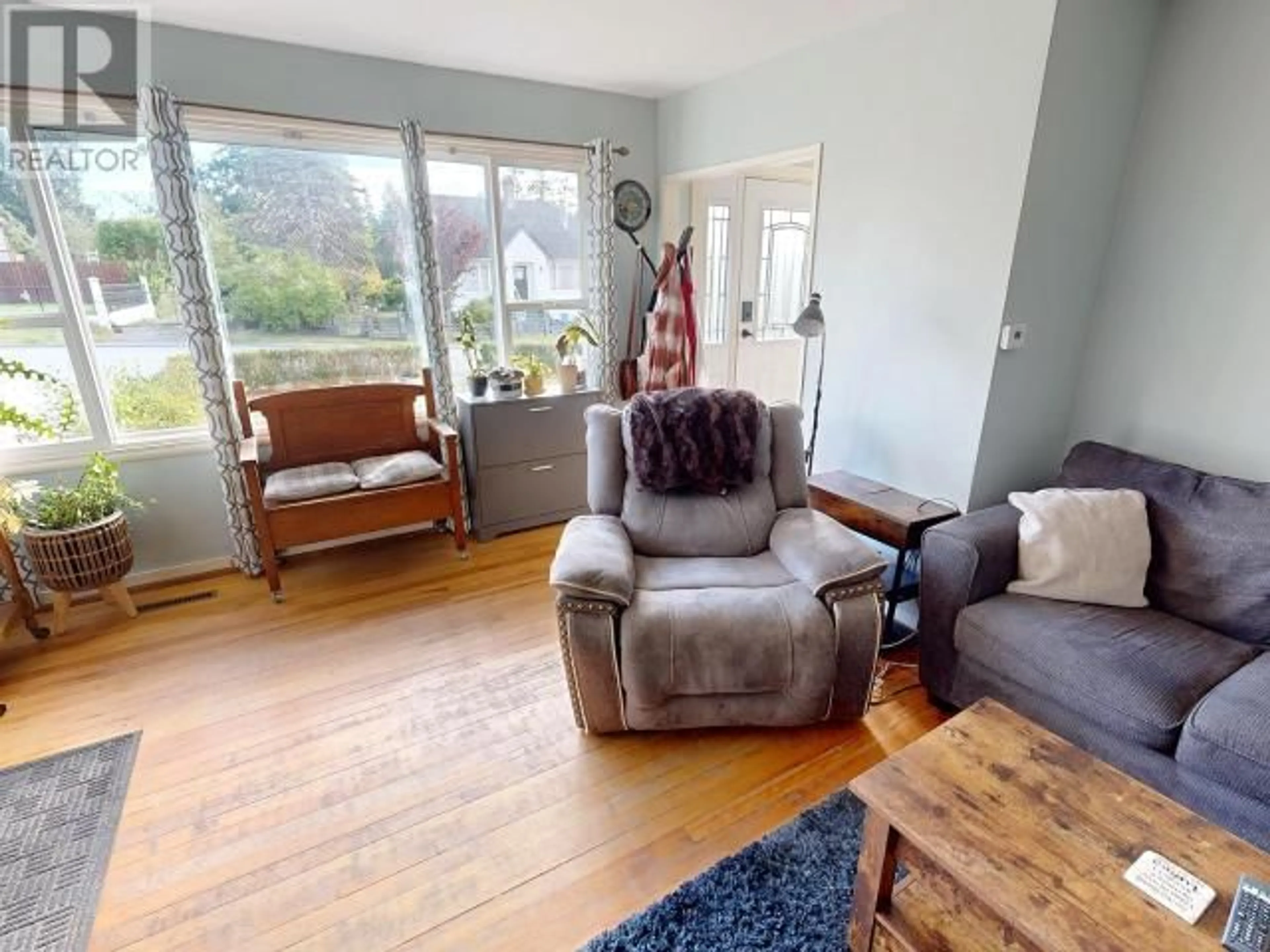 Living room, wood floors for 6831 CHURCH STREET, Powell River British Columbia V8A3X3