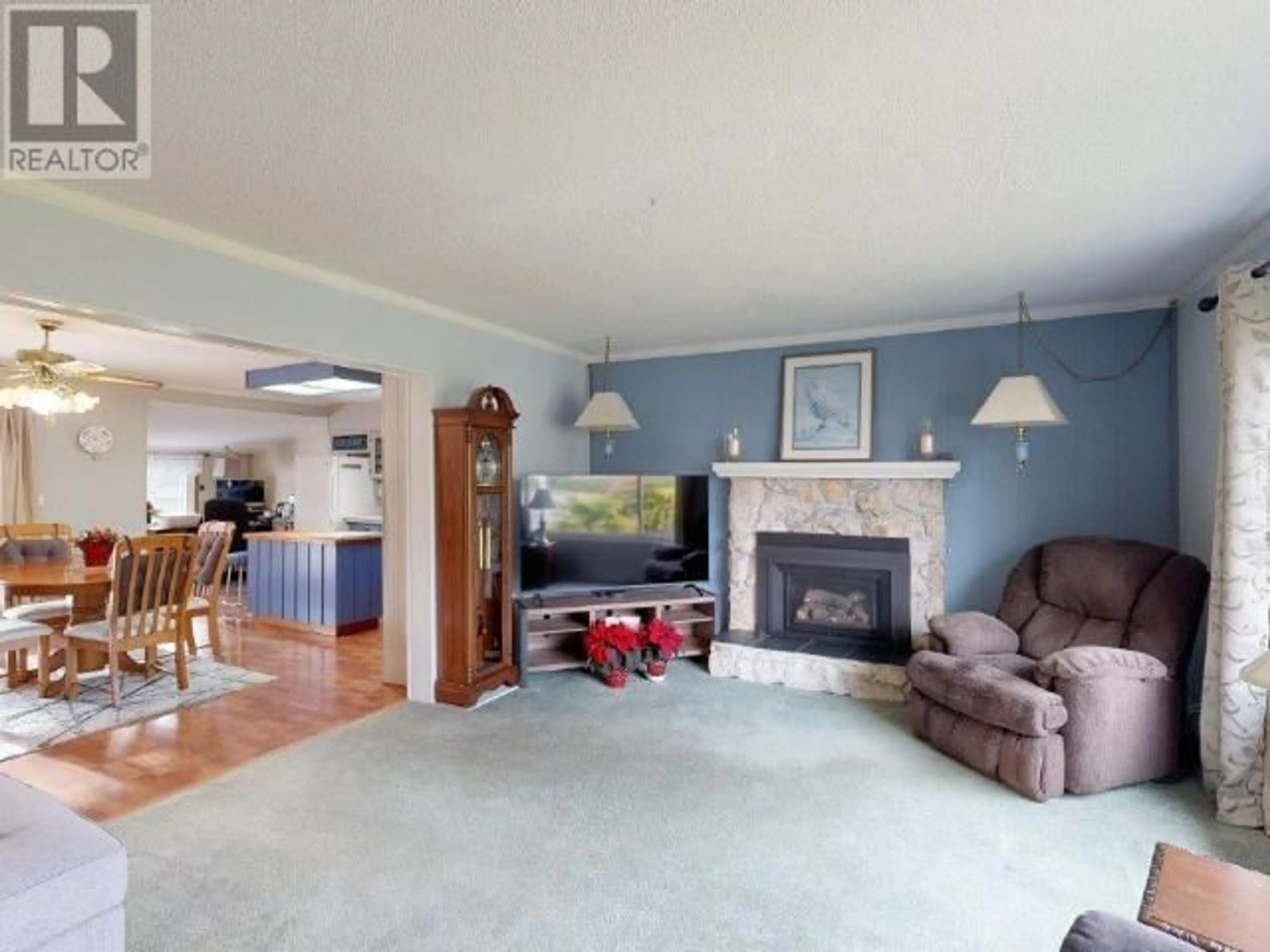 Living room with furniture, unknown for 6972 DUNCAN STREET, Powell River British Columbia V8A1V6