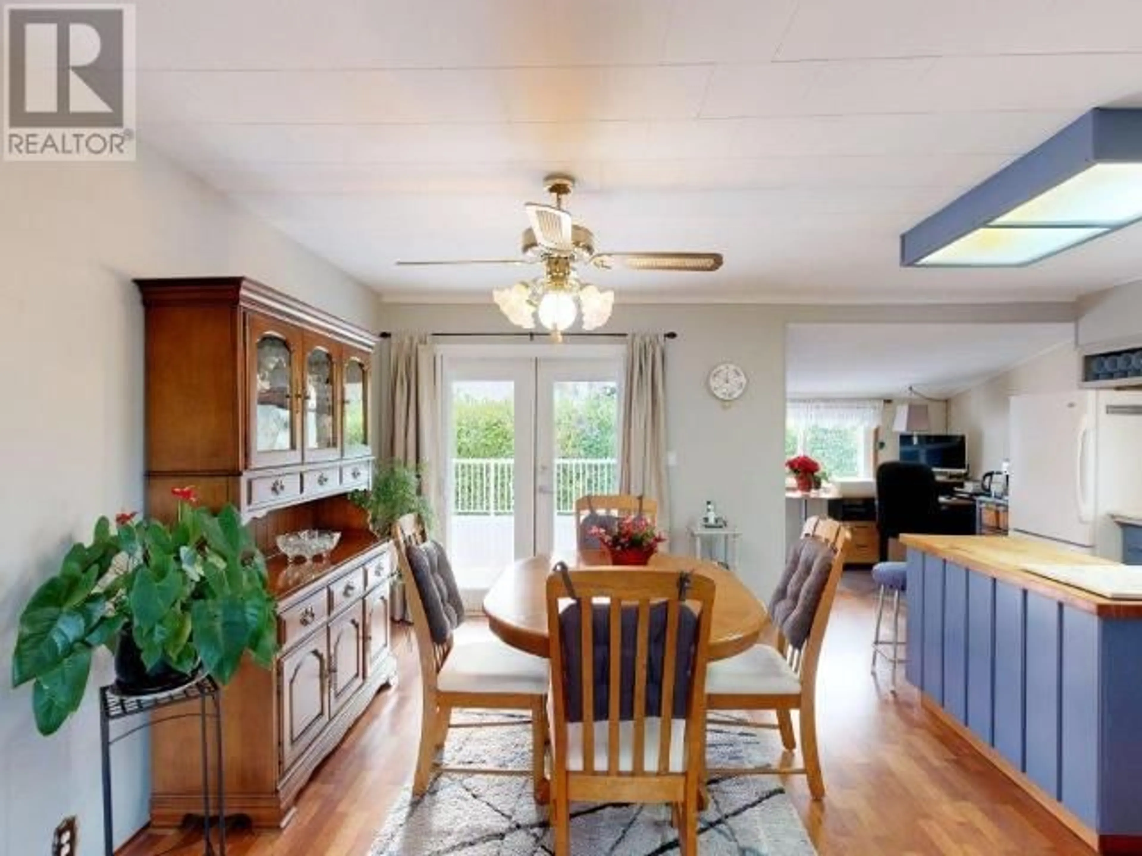 Dining room, wood/laminate floor for 6972 DUNCAN STREET, Powell River British Columbia V8A1V6