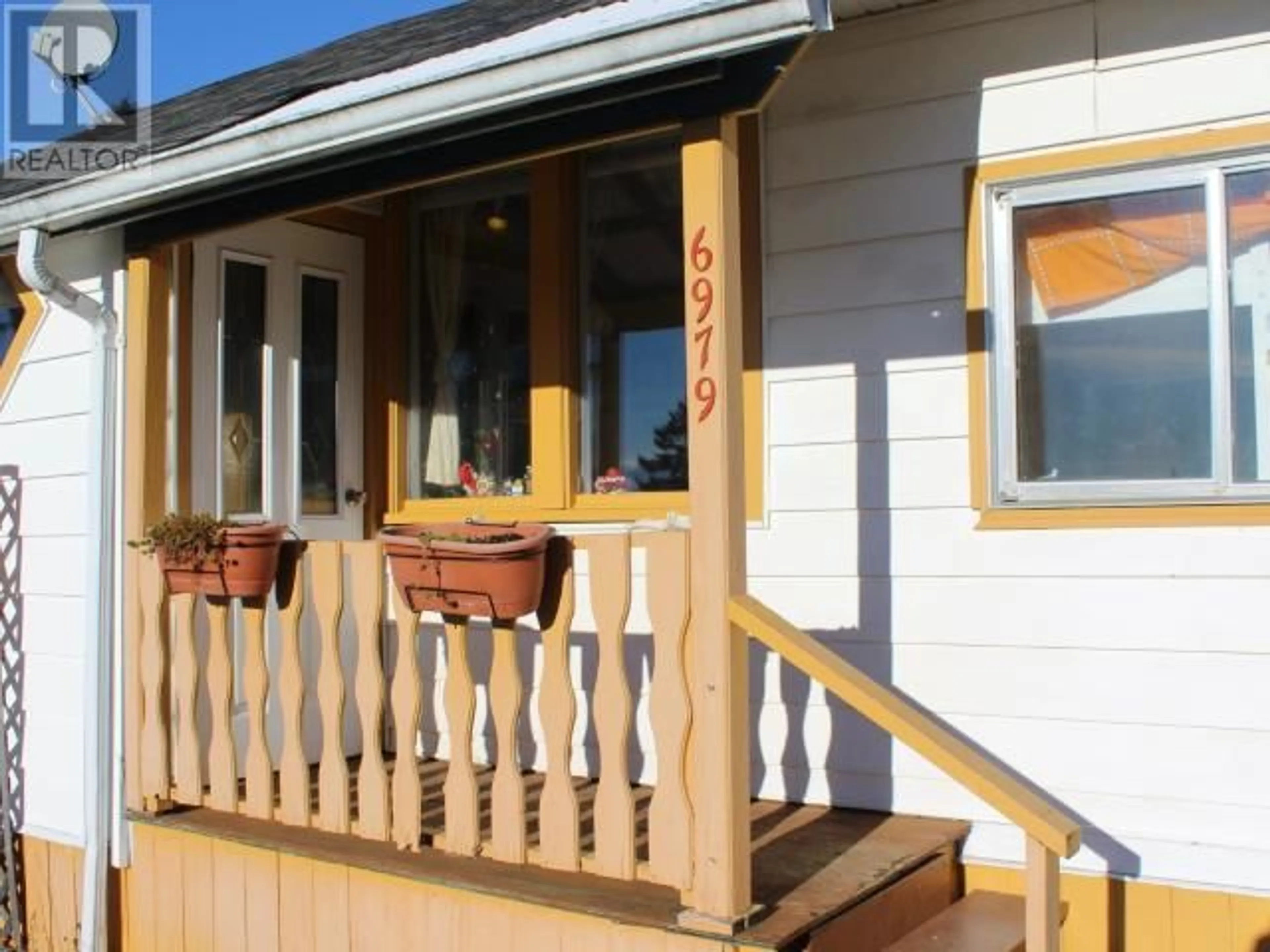 Patio, street for 6979 EGMONT STREET, Powell River British Columbia V8A1T7