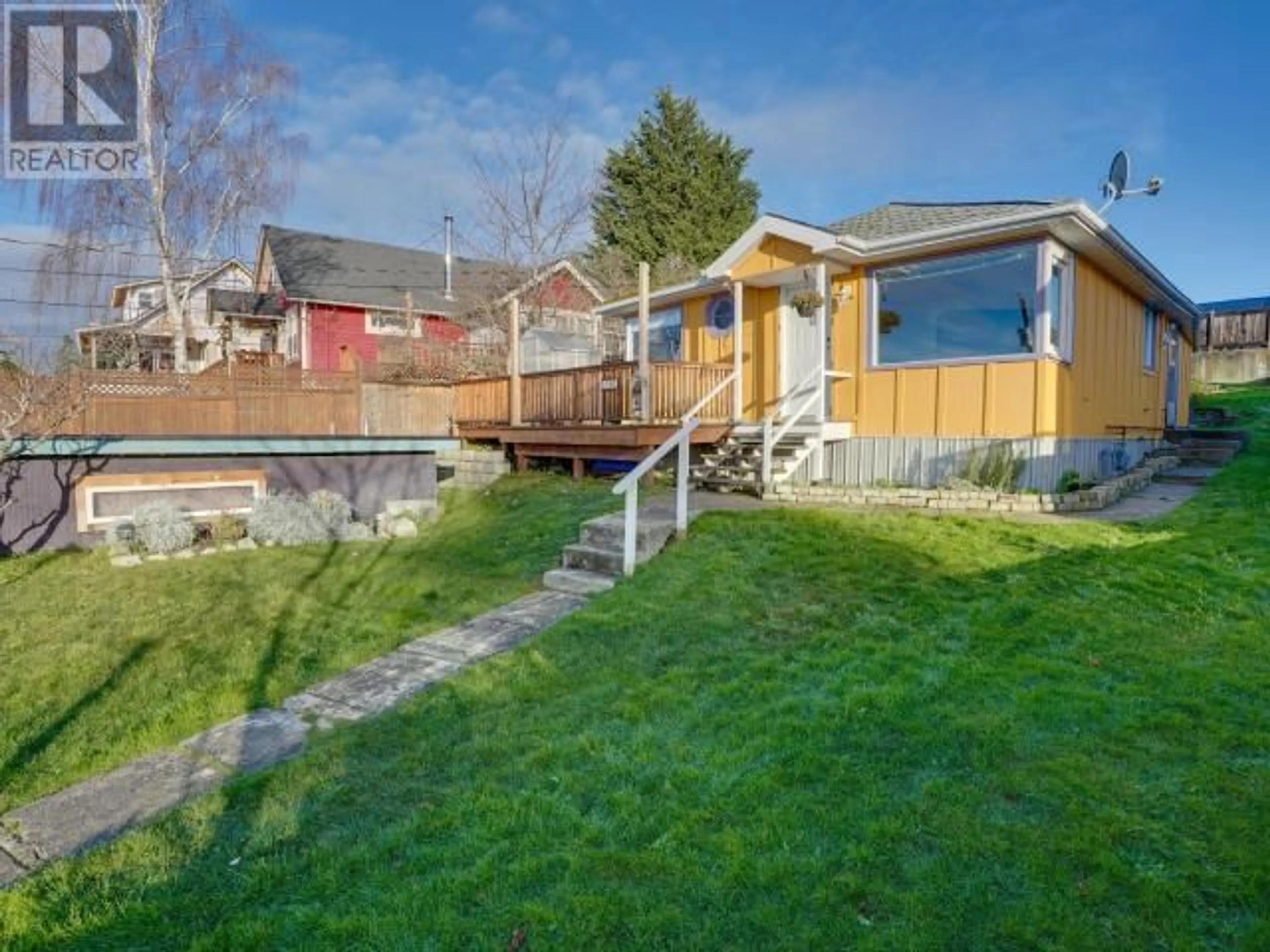 A pic from outside/outdoor area/front of a property/back of a property/a pic from drone, street for 4444 OMINECA AVE, Powell River British Columbia V8A2P7