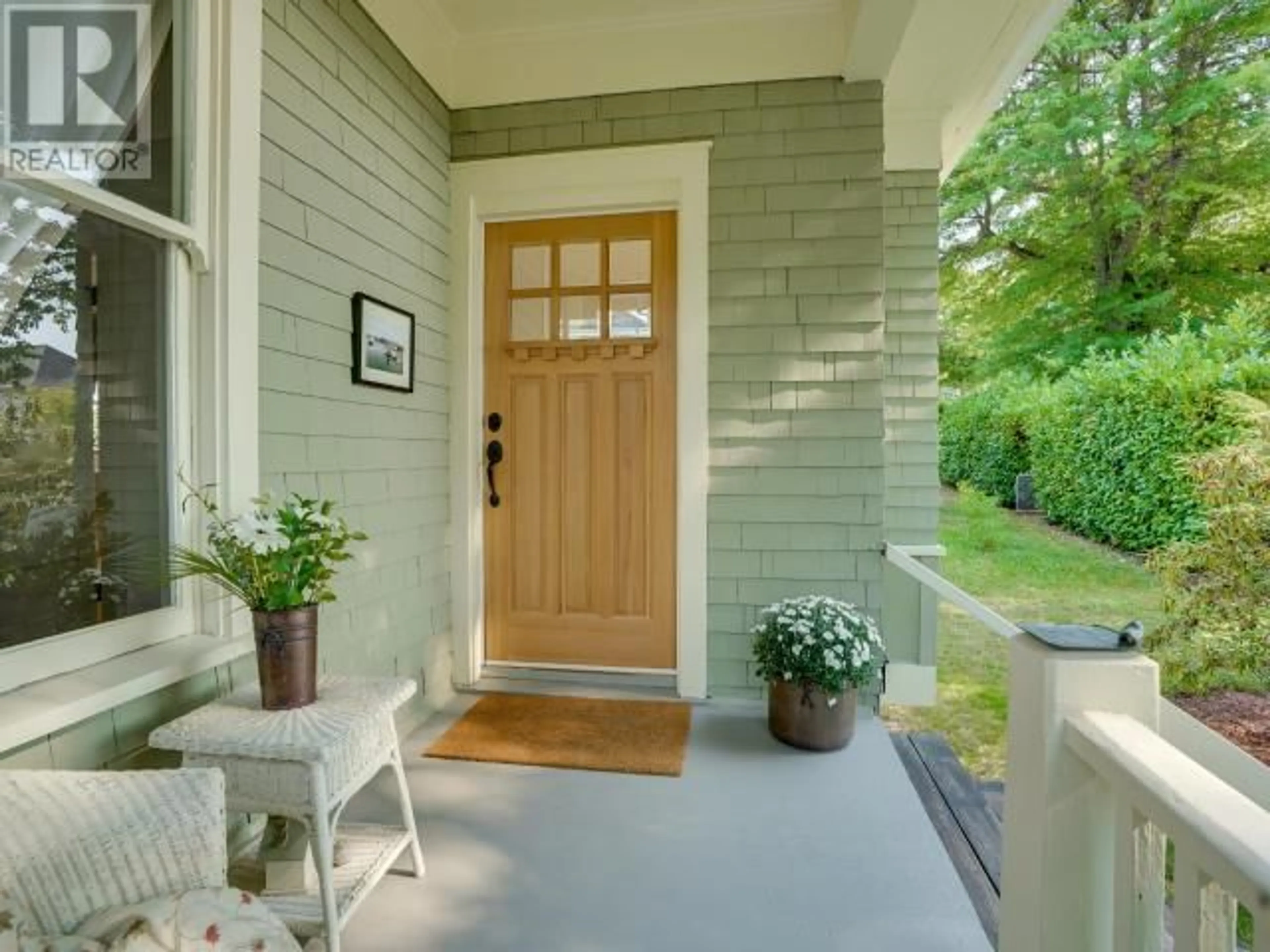 Indoor entryway for 6309 OAK STREET, Powell River British Columbia V8A4L7