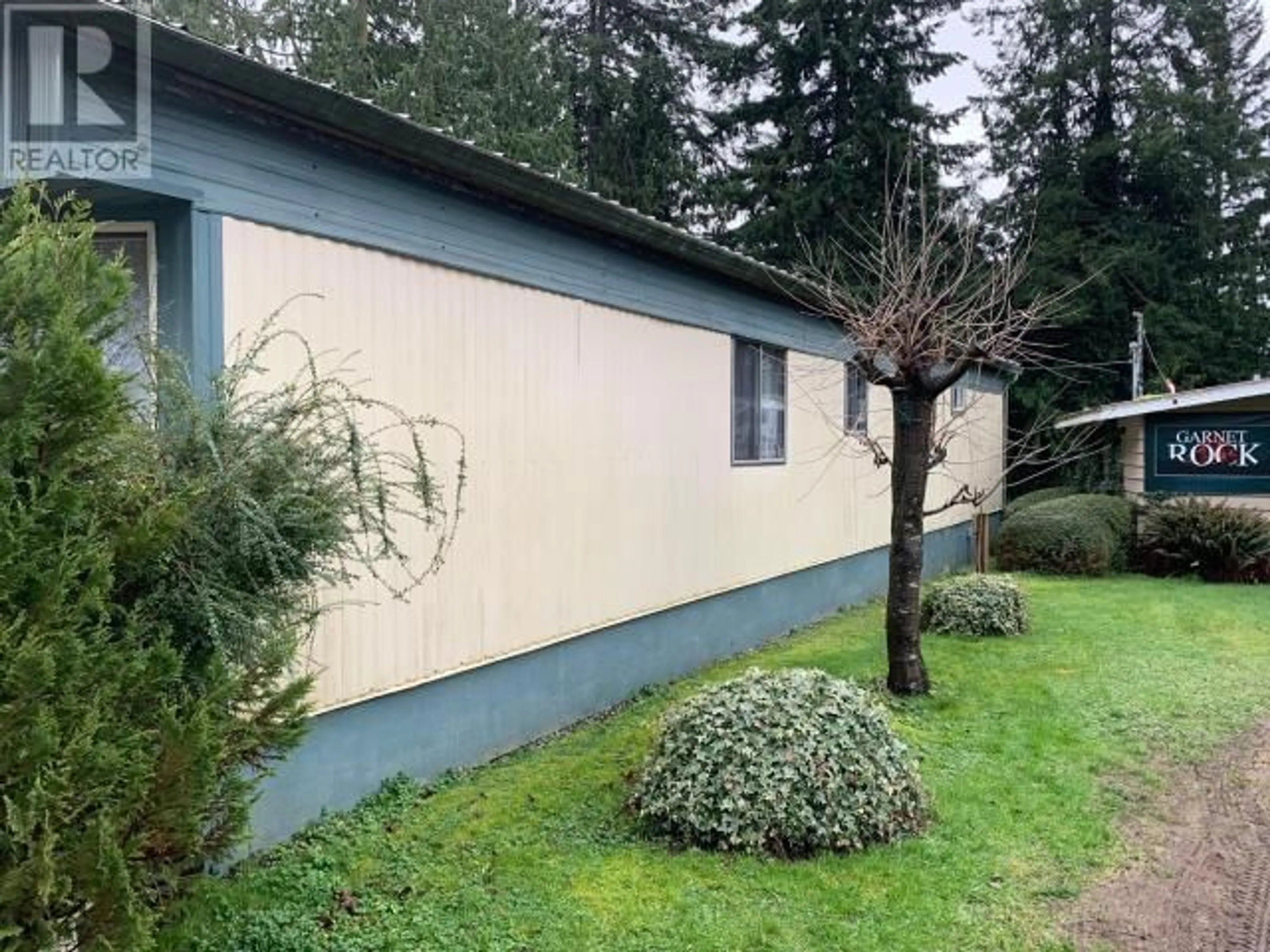 Home with vinyl exterior material, unknown for 10-8425 HIGHWAY 101, Powell River British Columbia