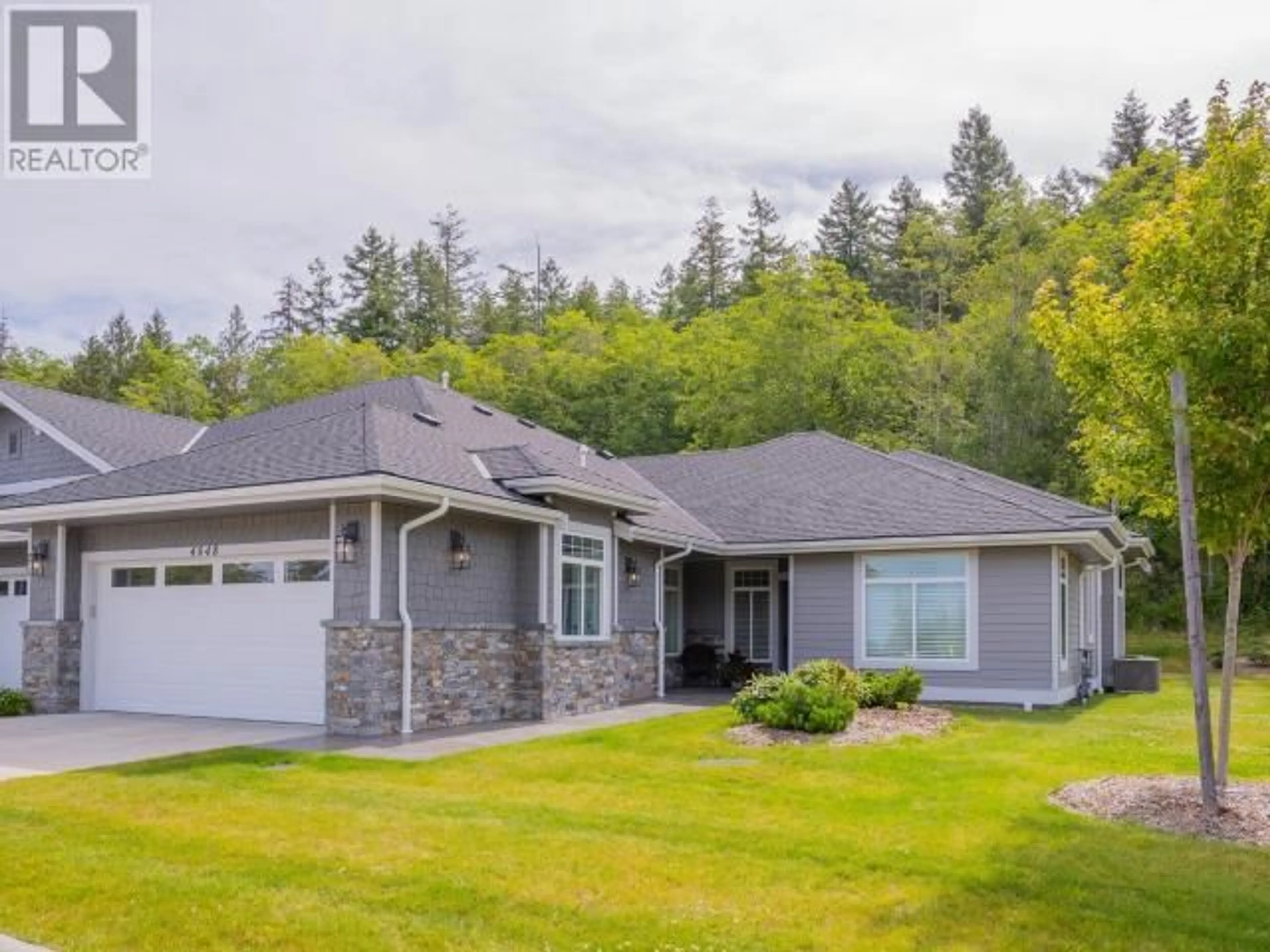 Home with vinyl exterior material, unknown for 4048 SATURNA AVE, Powell River British Columbia