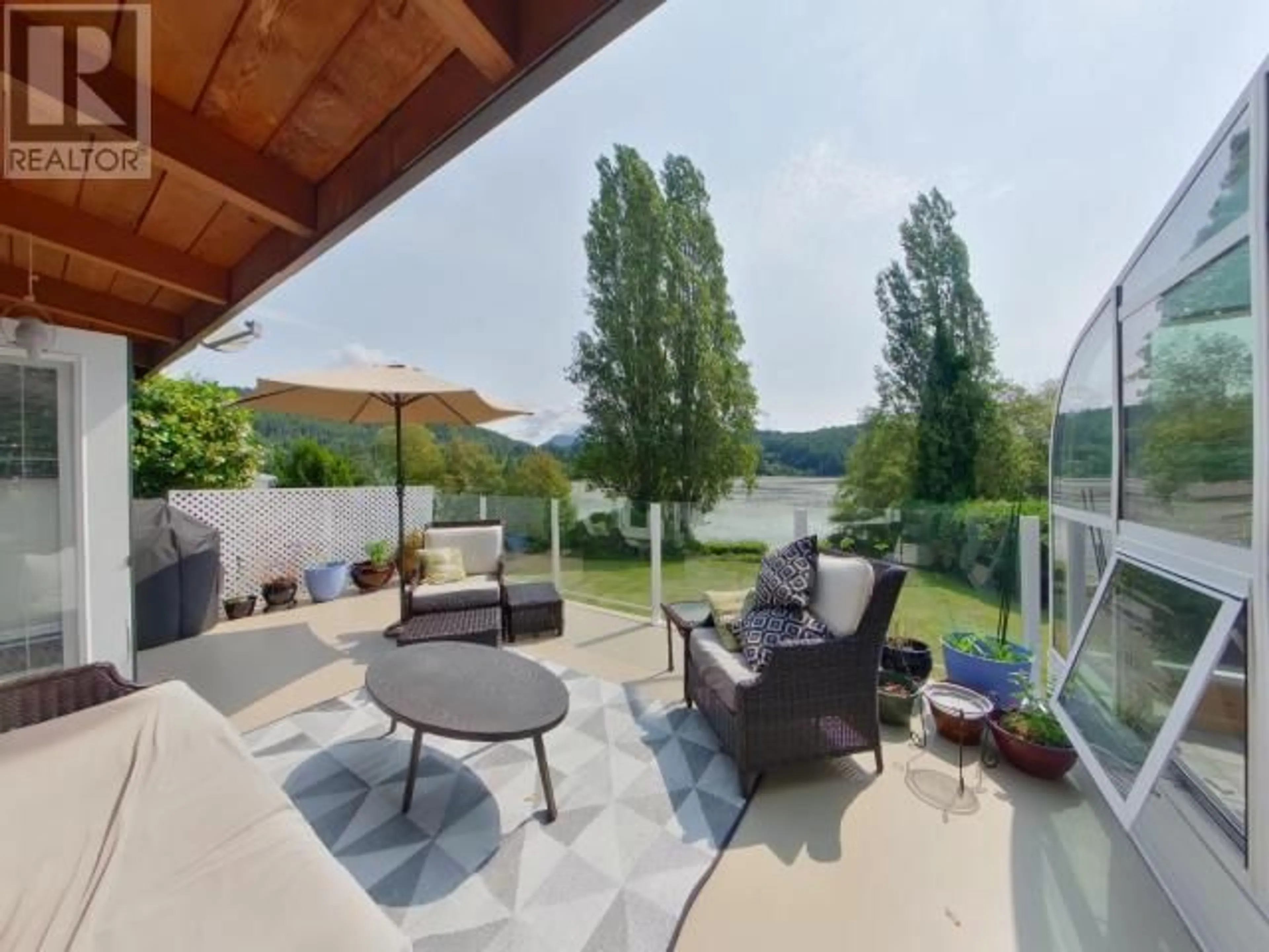 Patio, water/lake/river/ocean view for 5584 PARK AVE, Powell River British Columbia V8A3W9