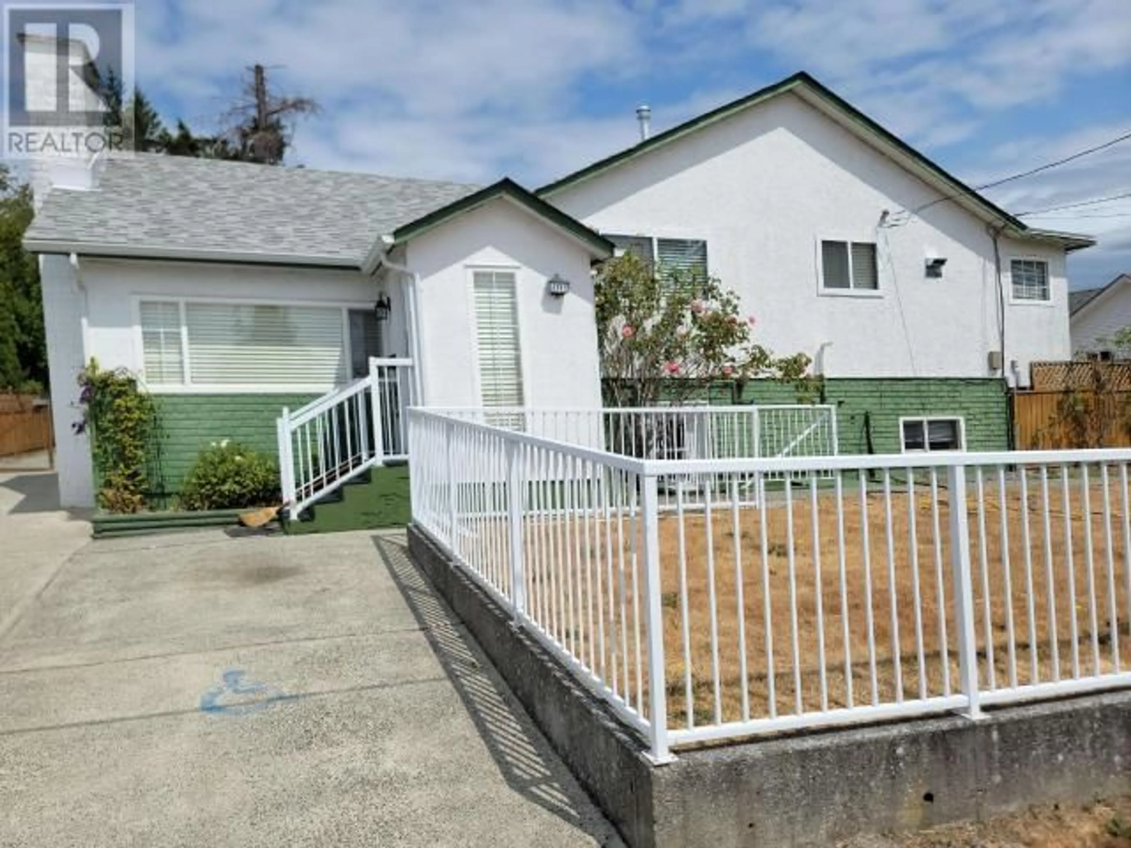 Home with vinyl exterior material, street for 6945 CROFTON STREET, Powell River British Columbia