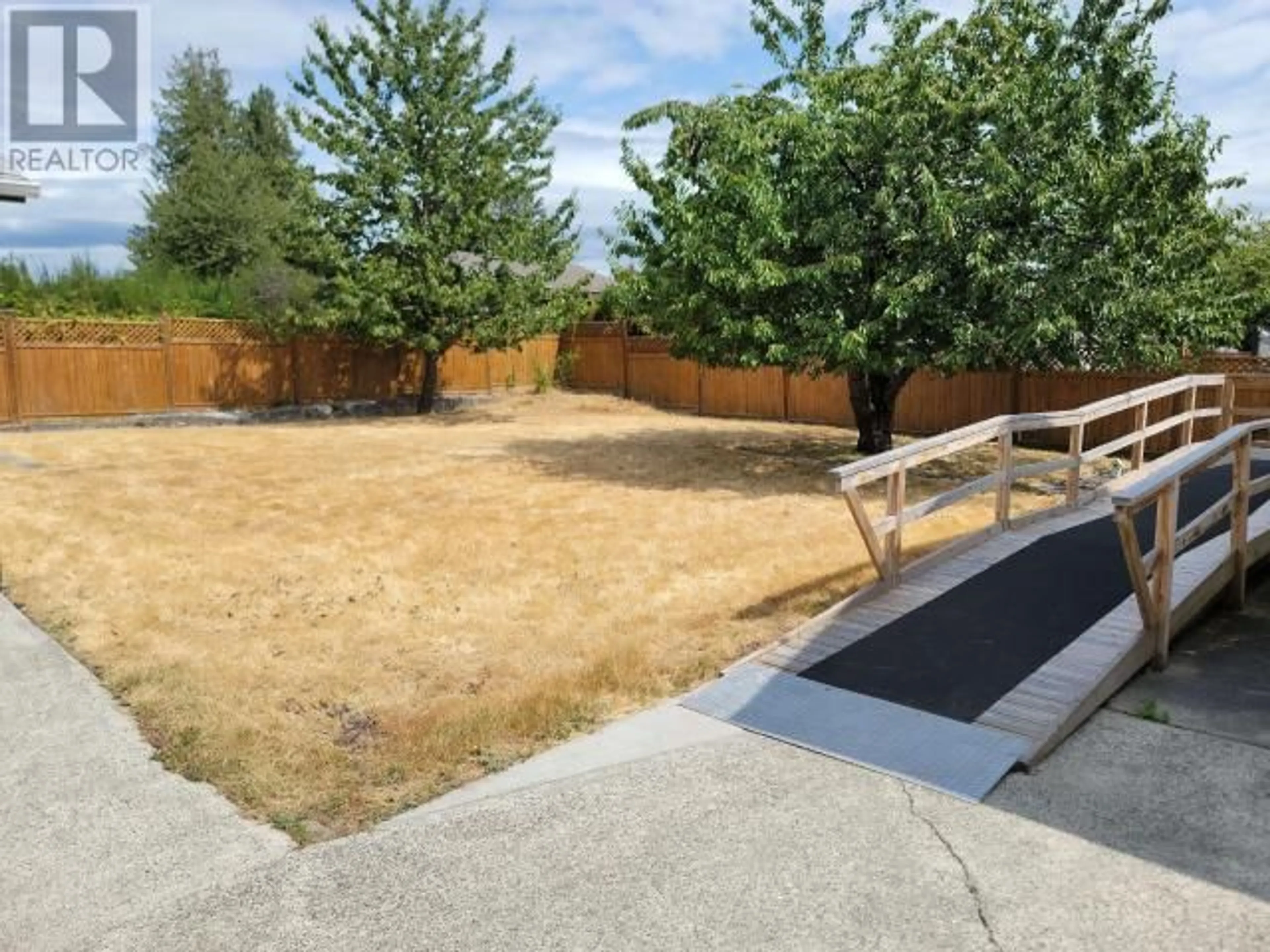 A pic from outside/outdoor area/front of a property/back of a property/a pic from drone, unknown for 6945 CROFTON STREET, Powell River British Columbia