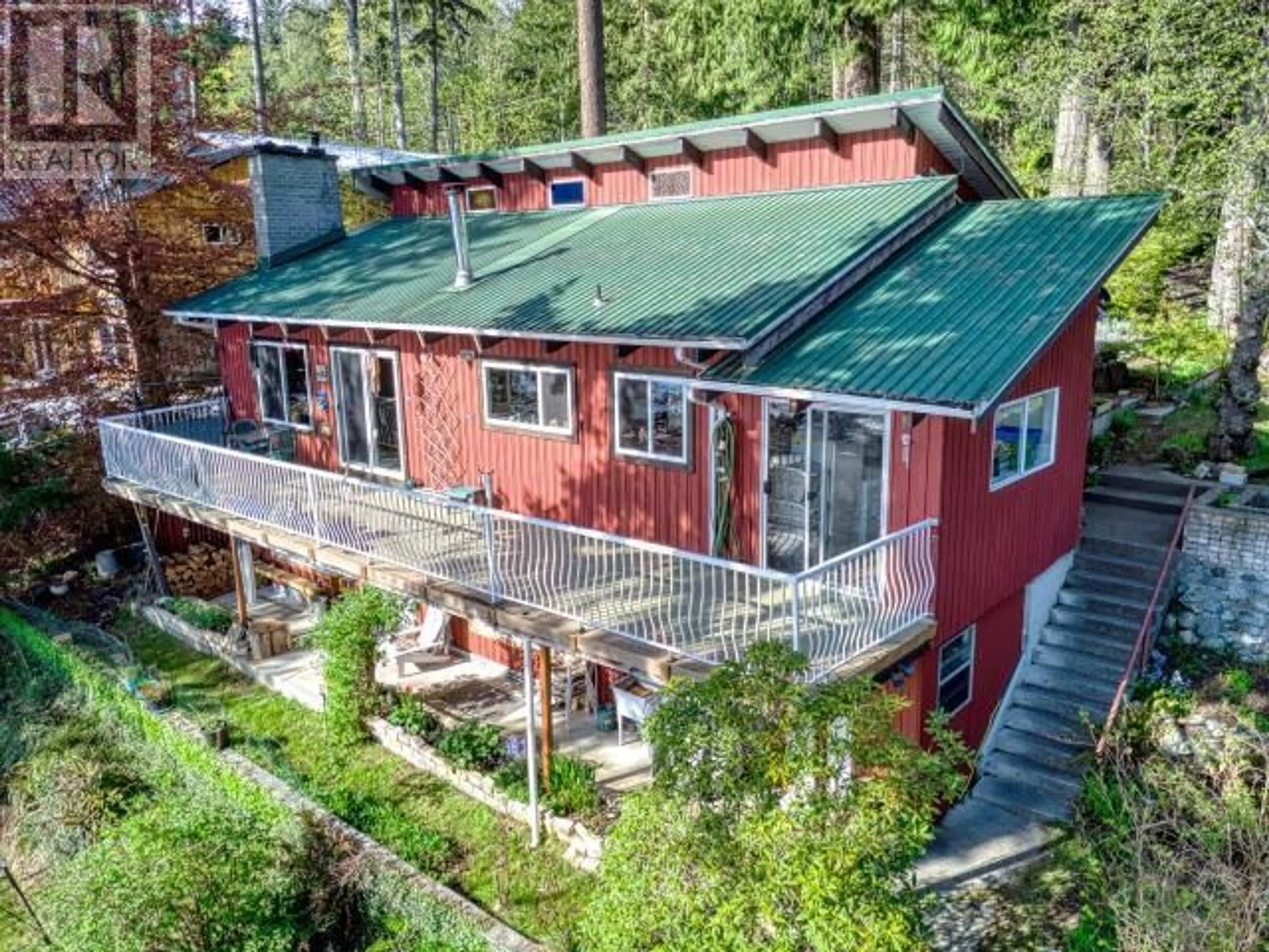 A pic from outside/outdoor area/front of a property/back of a property/a pic from drone, unknown for 4323 HIGHWAY 101, Powell River British Columbia V8A0C8