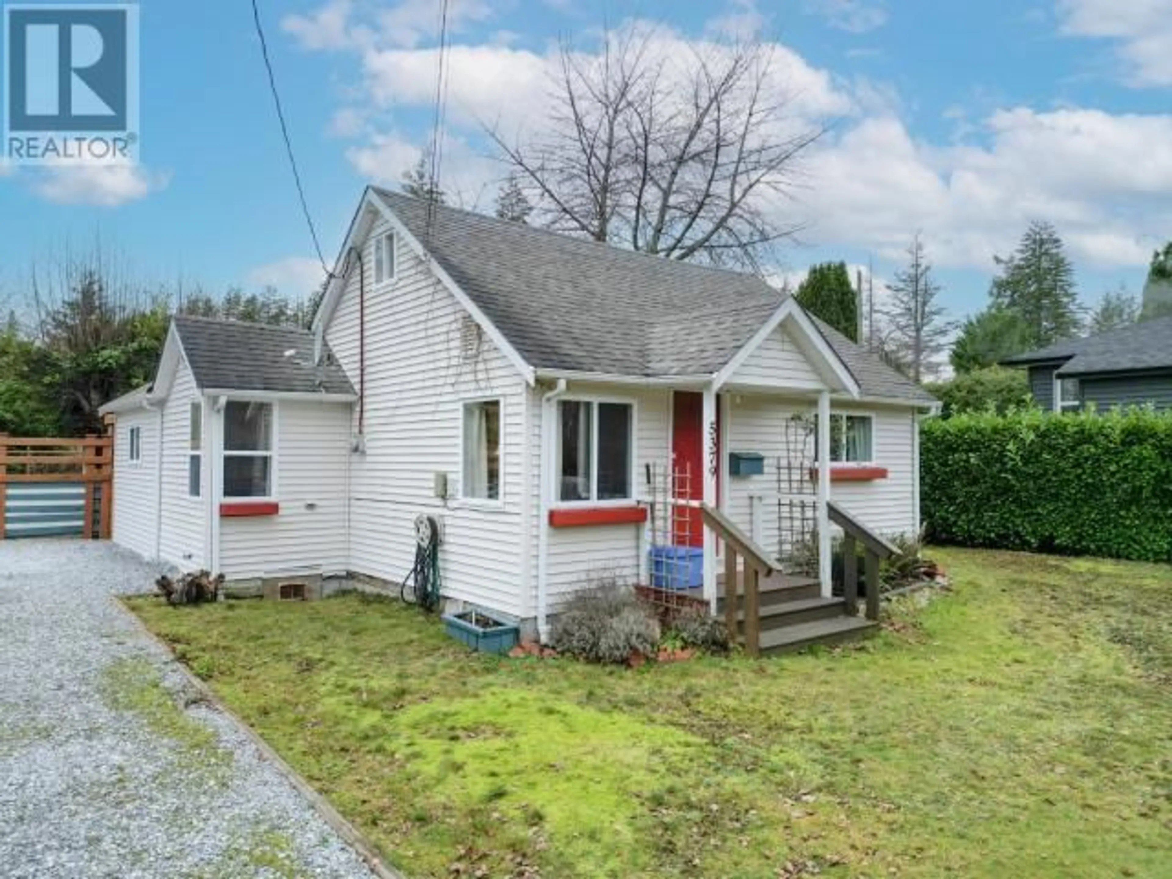 A pic from outside/outdoor area/front of a property/back of a property/a pic from drone, street for 5379 MANSON AVE, Powell River British Columbia V8A3P6