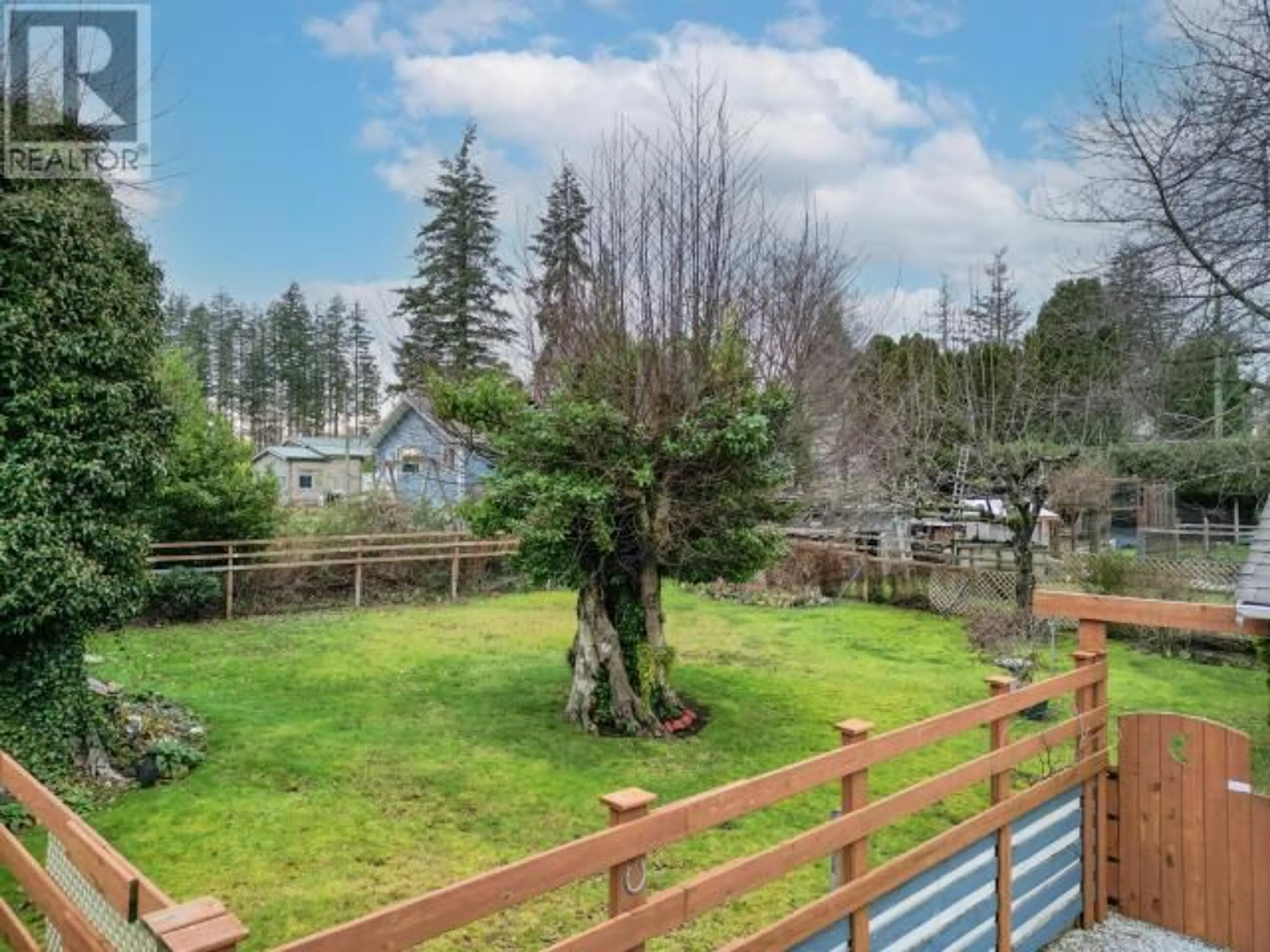 A pic from outside/outdoor area/front of a property/back of a property/a pic from drone, forest/trees view for 5379 MANSON AVE, Powell River British Columbia V8A3P6