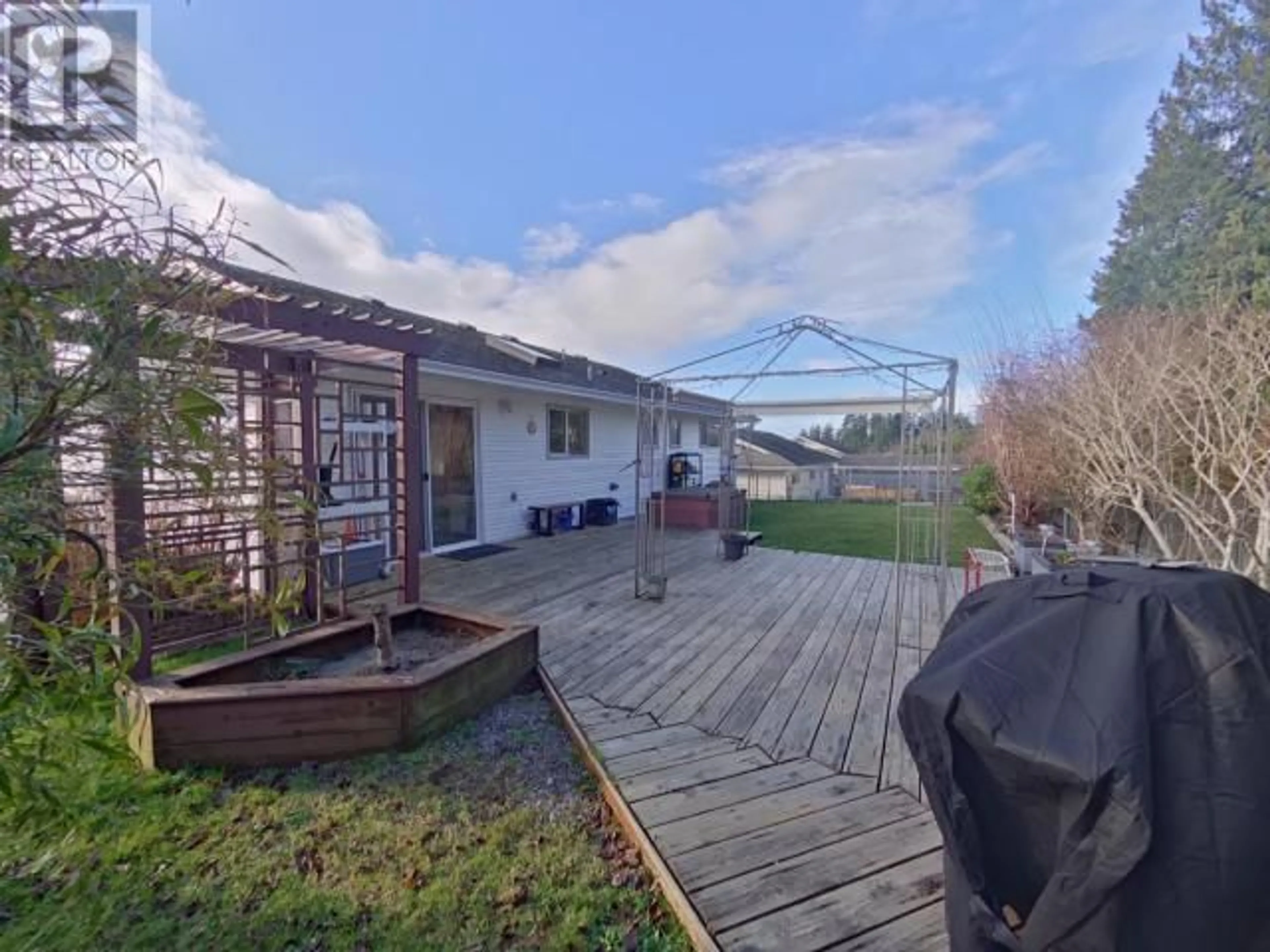 A pic from outside/outdoor area/front of a property/back of a property/a pic from drone, water/lake/river/ocean view for B-4052 SAVARY PLACE, Powell River British Columbia V8A5R7