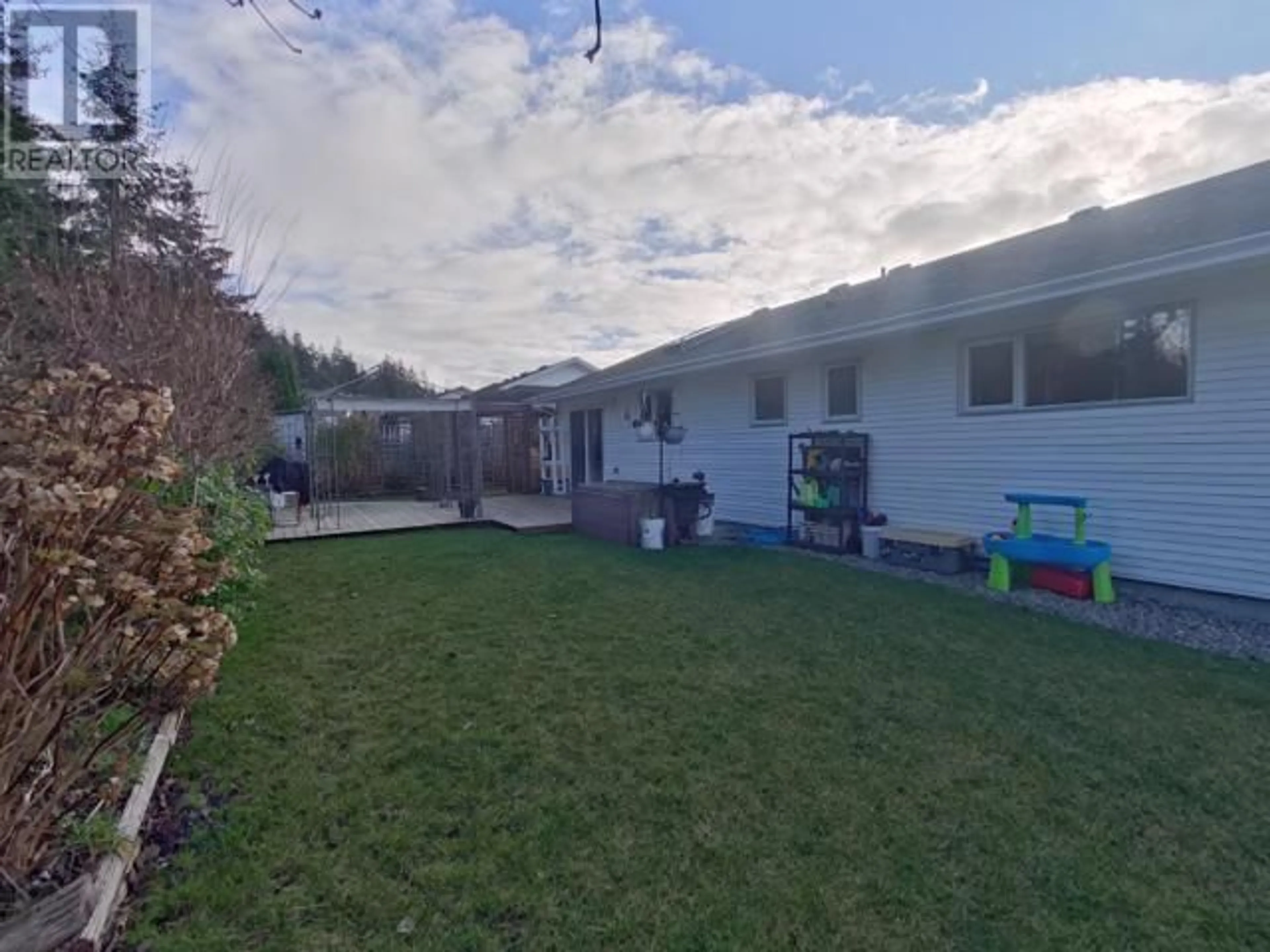 A pic from outside/outdoor area/front of a property/back of a property/a pic from drone, mountain view for B-4052 SAVARY PLACE, Powell River British Columbia V8A5R7