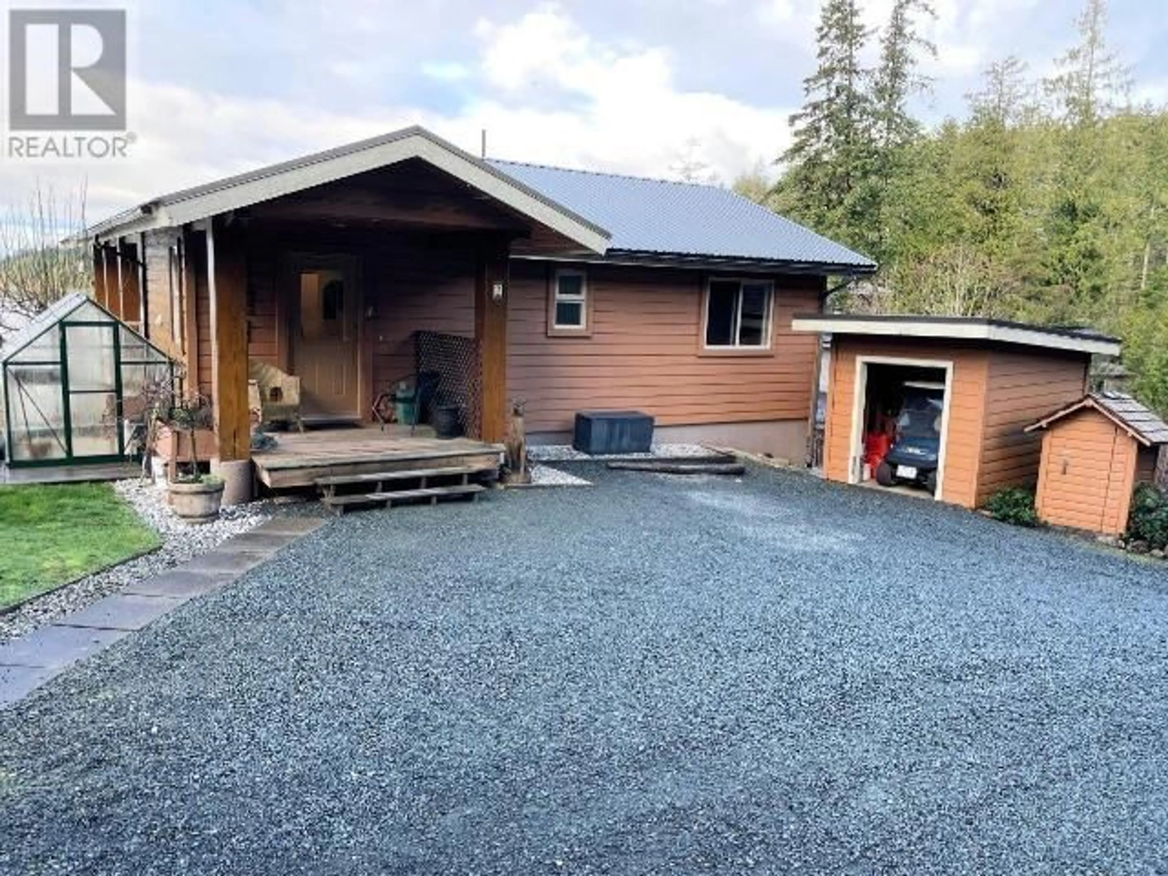 A pic from outside/outdoor area/front of a property/back of a property/a pic from drone, unknown for 10289 FINN BAY RD, Powell River British Columbia V0N2G0