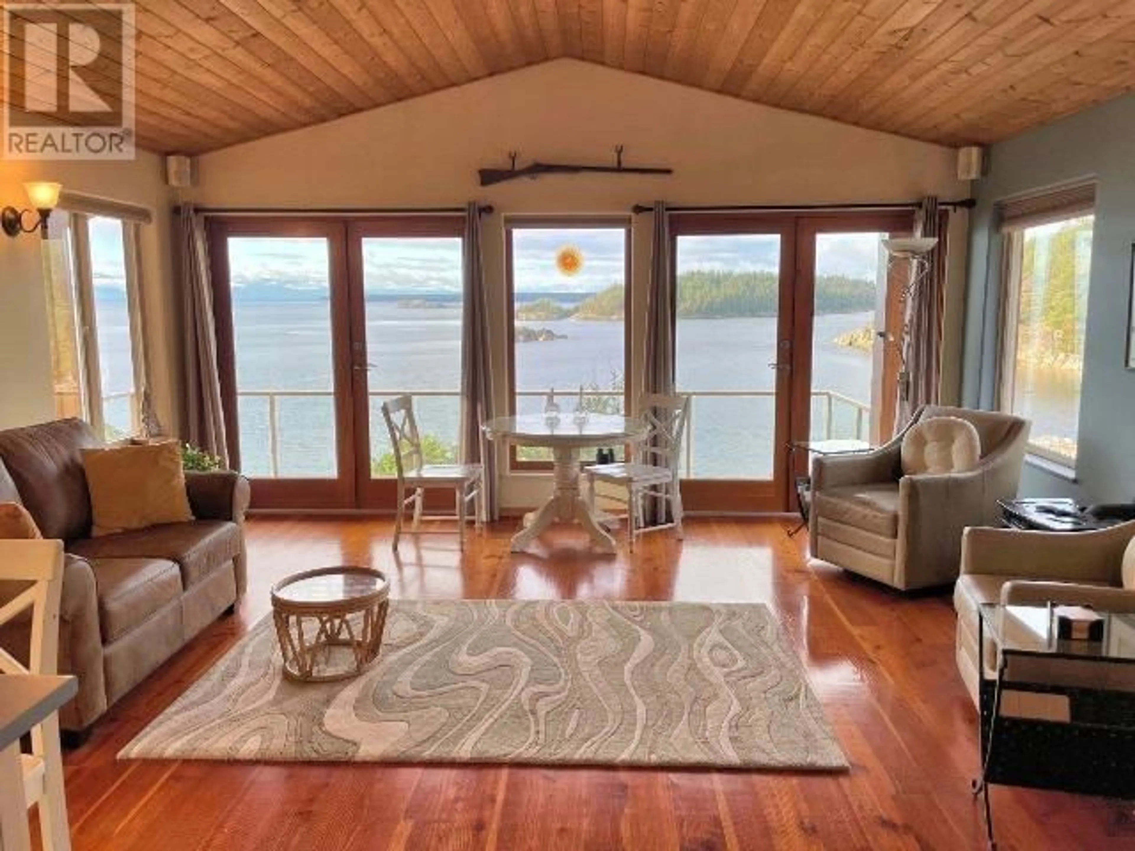 Living room with furniture, wood/laminate floor for 10289 FINN BAY RD, Powell River British Columbia V0N2G0