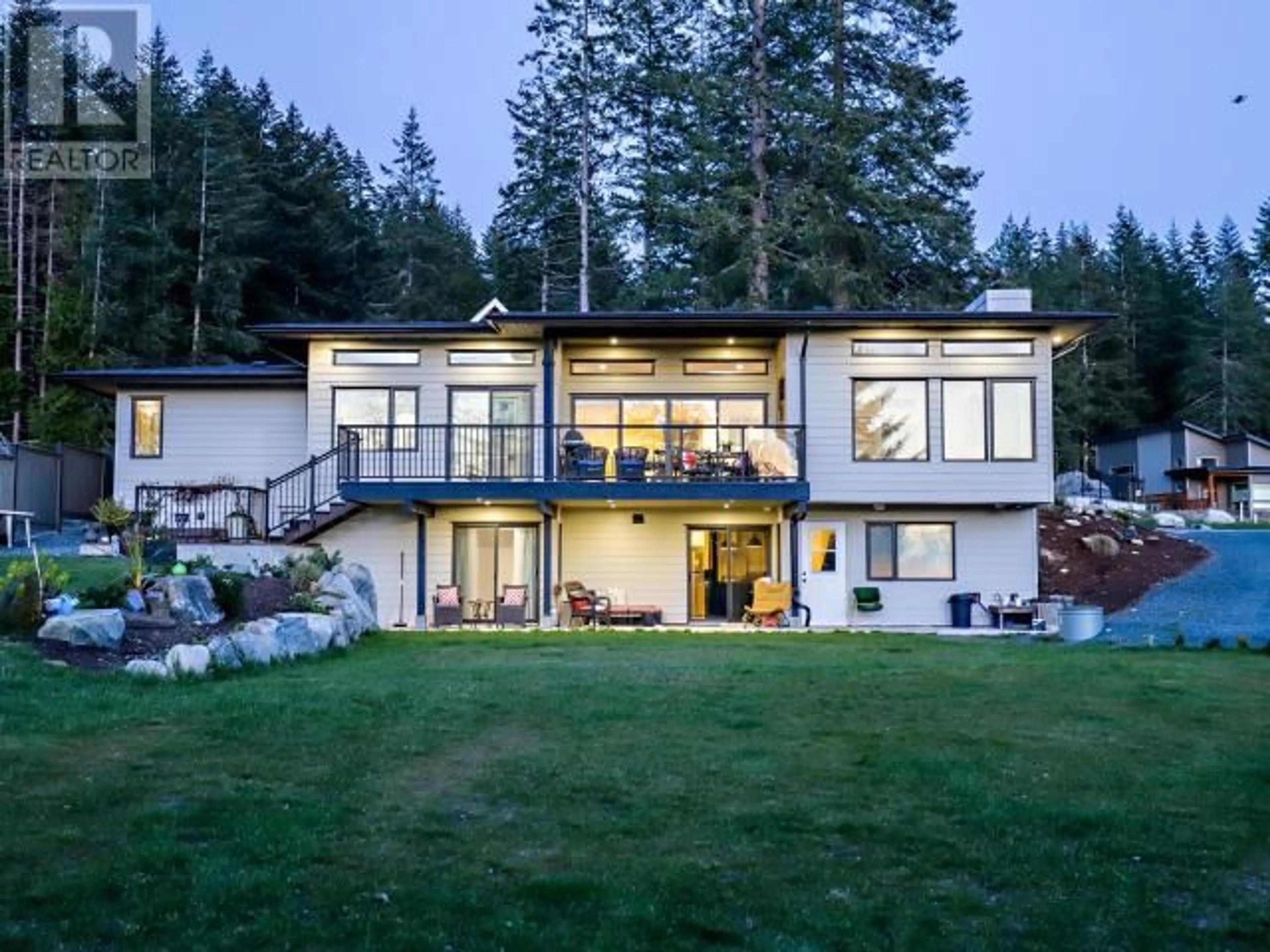 Home with vinyl exterior material, unknown for 3953 EAGLE RIDGE PLACE, Powell River British Columbia