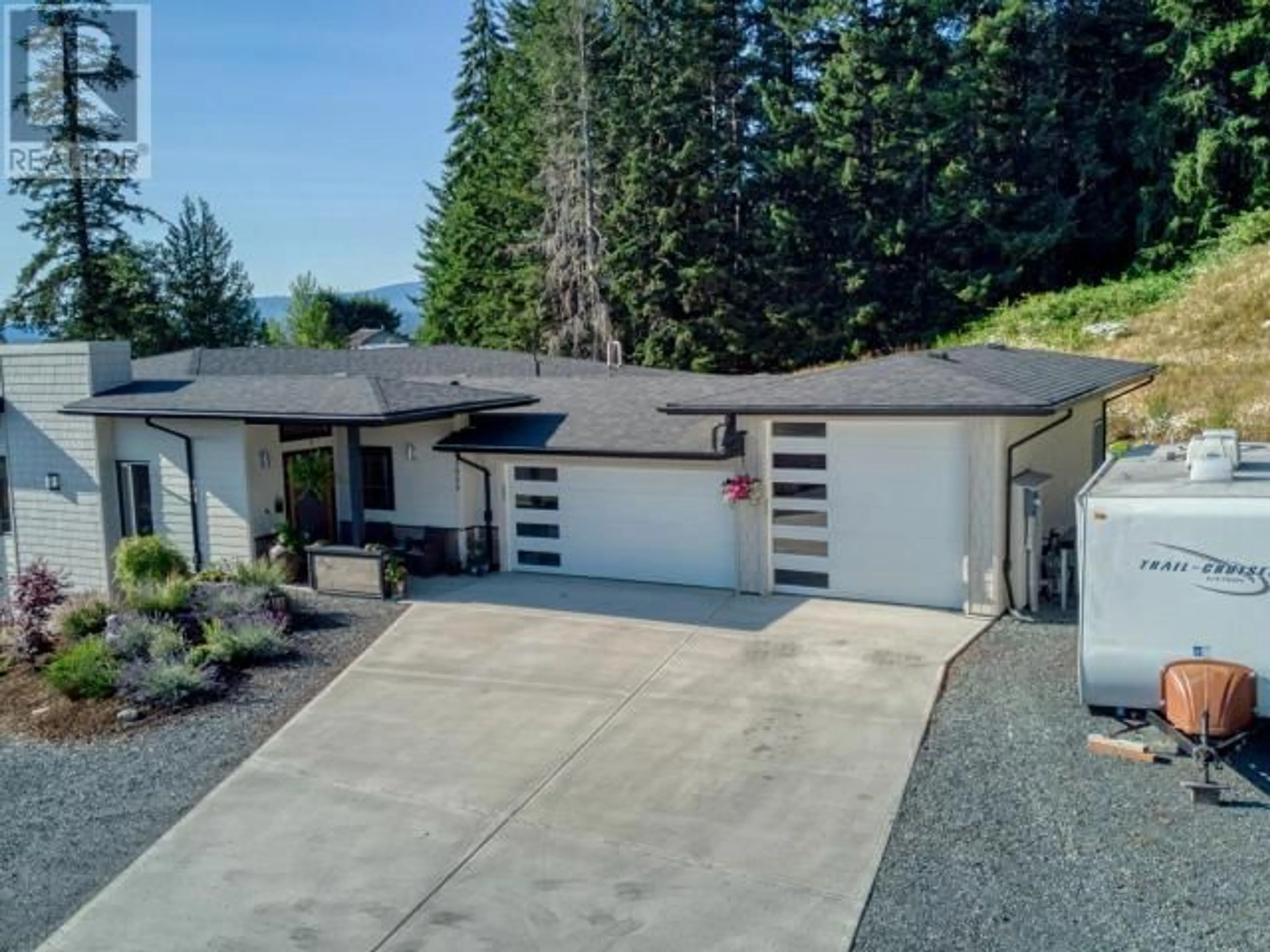 A pic from outside/outdoor area/front of a property/back of a property/a pic from drone, street for 3953 EAGLE RIDGE PLACE, Powell River British Columbia