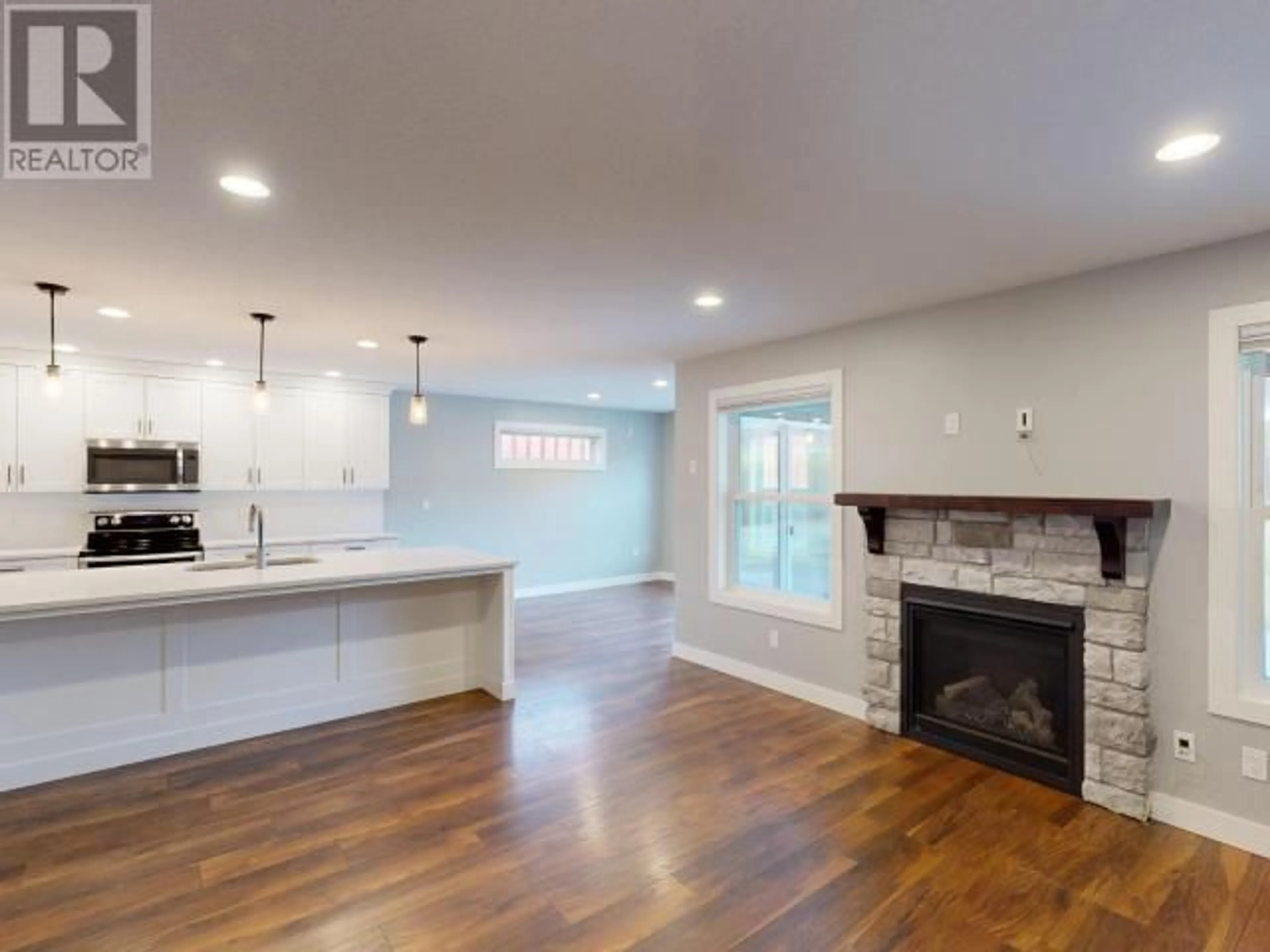 Open concept kitchen, unknown for 6621 DRAKE STREET, Powell River British Columbia V8A3X6