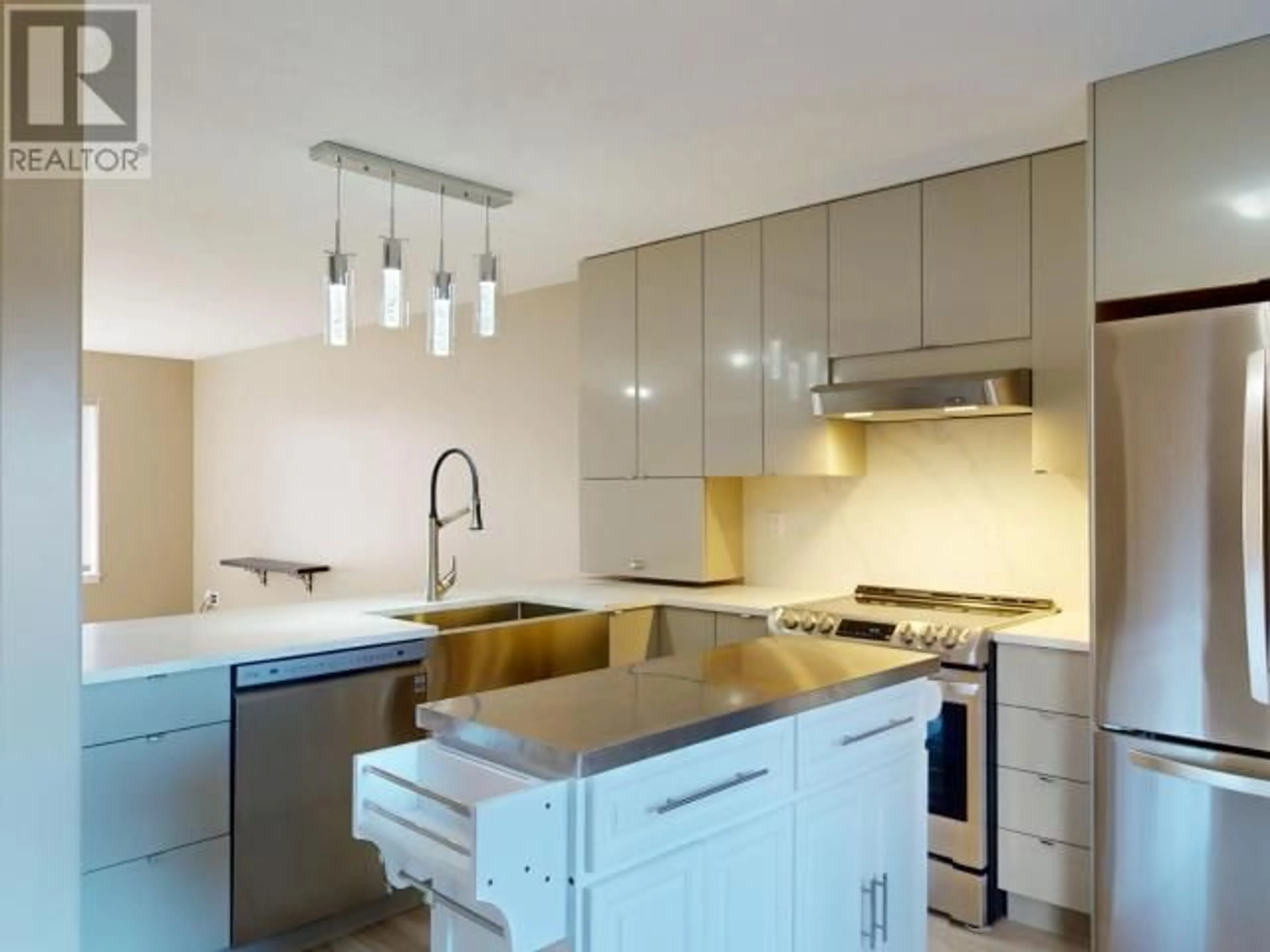 Contemporary kitchen, unknown for A-4555 MICHIGAN AVE, Powell River British Columbia V8A2S6