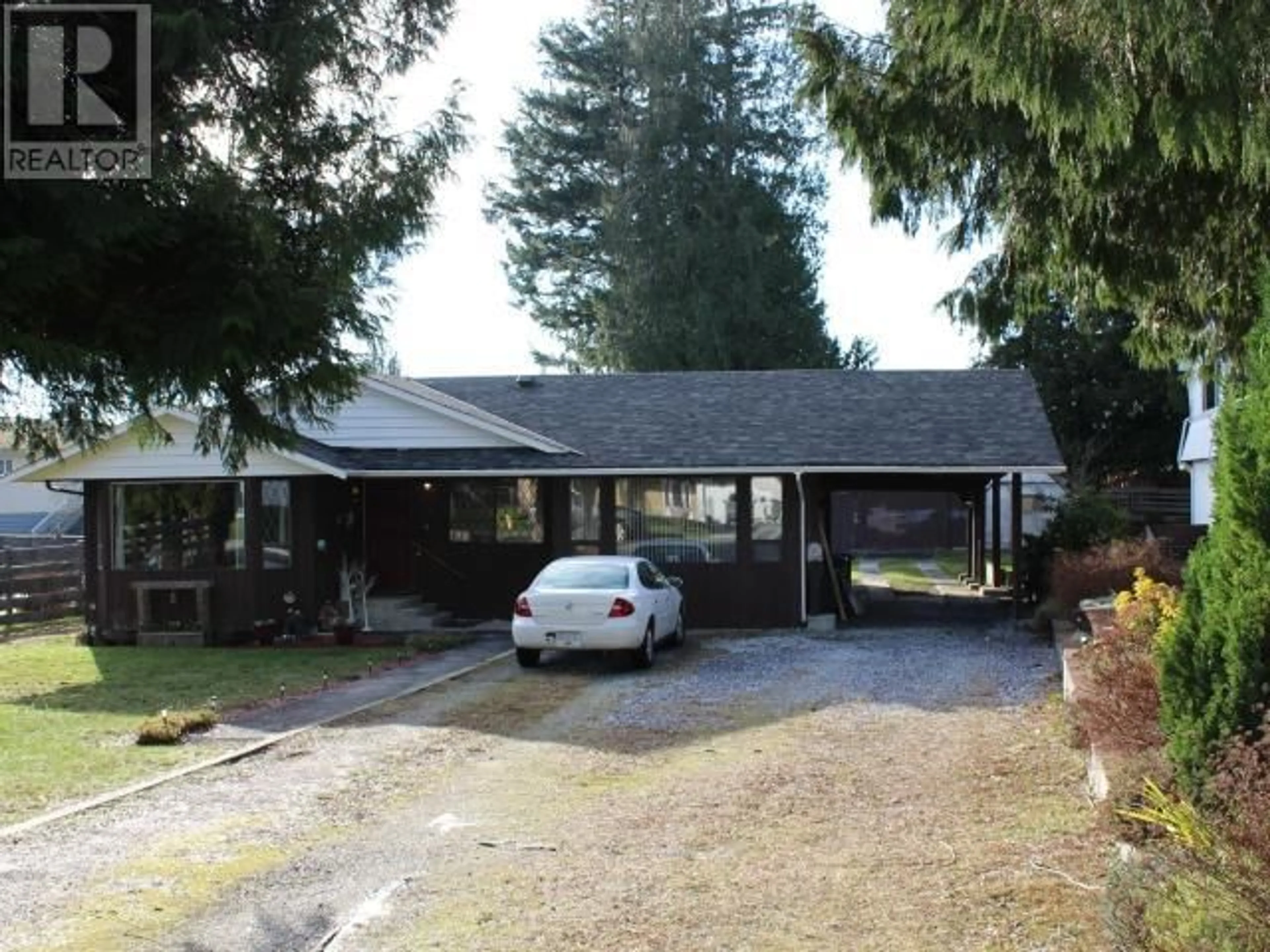 A pic from outside/outdoor area/front of a property/back of a property/a pic from drone, street for 4867 ADAMS STREET, Powell River British Columbia V8A5E1