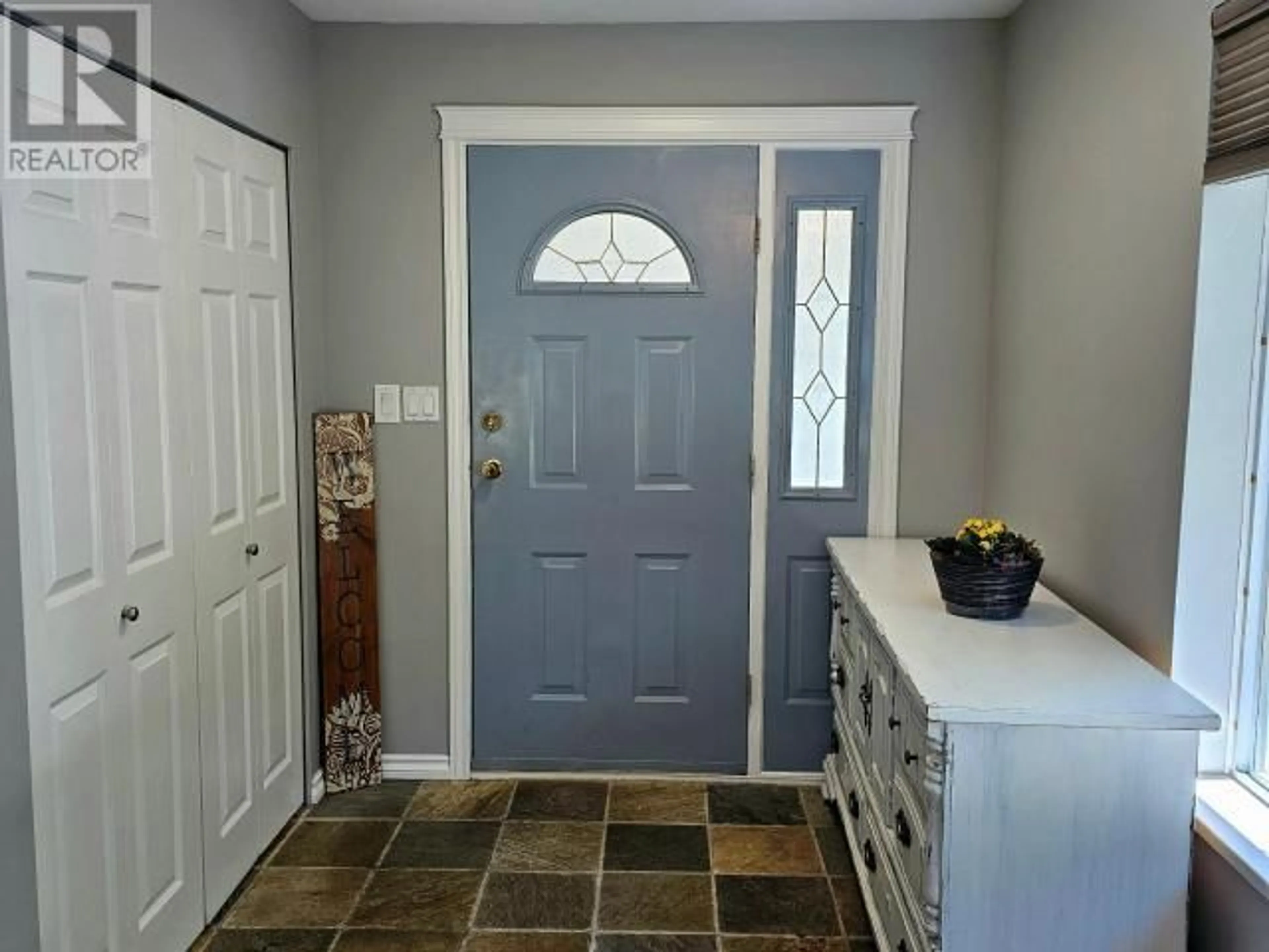 Indoor entryway for A-6855 IRVINE STREET, Powell River British Columbia V8A4A8