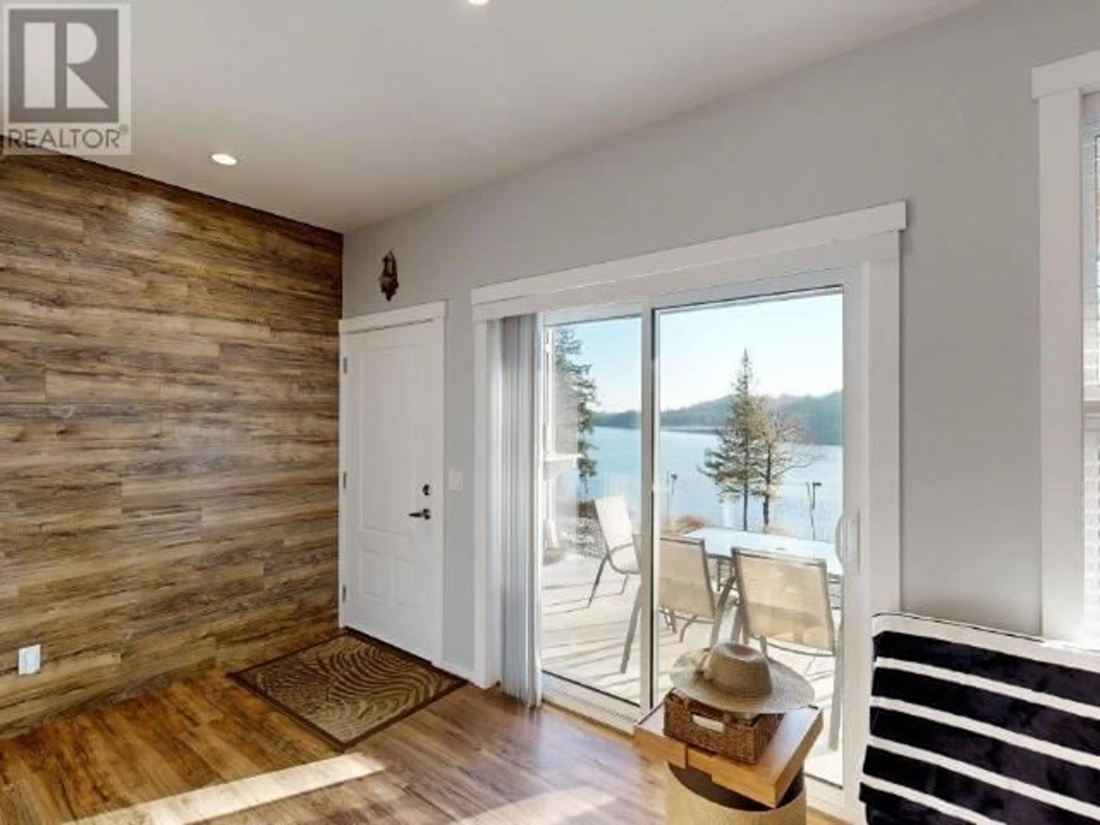 Indoor entryway for 12825 SEASIDE WAY, Powell River British Columbia V8A0M9