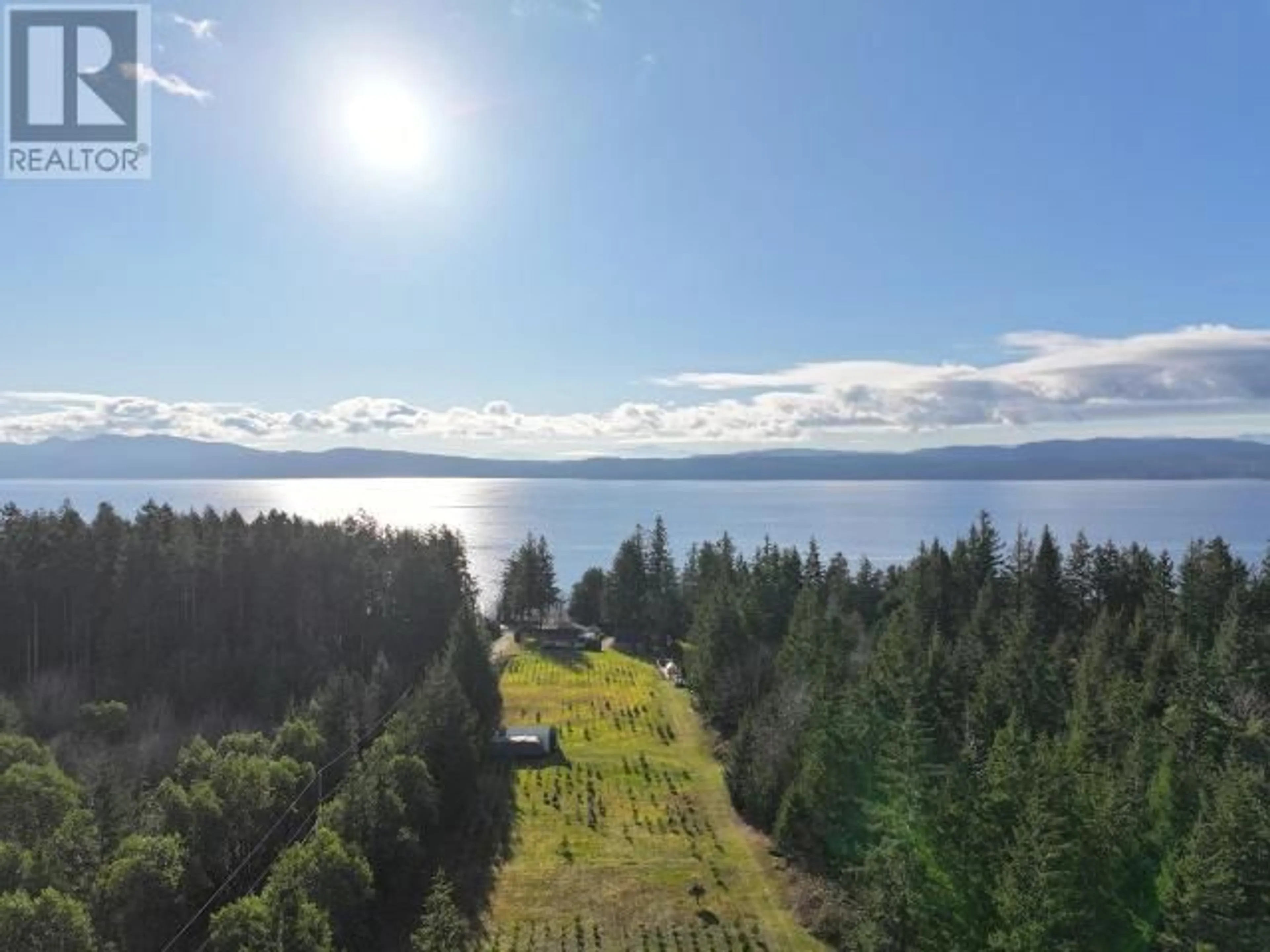 A pic from outside/outdoor area/front of a property/back of a property/a pic from drone, water/lake/river/ocean view for 7251 THUNDER BAY STREET, Powell River British Columbia