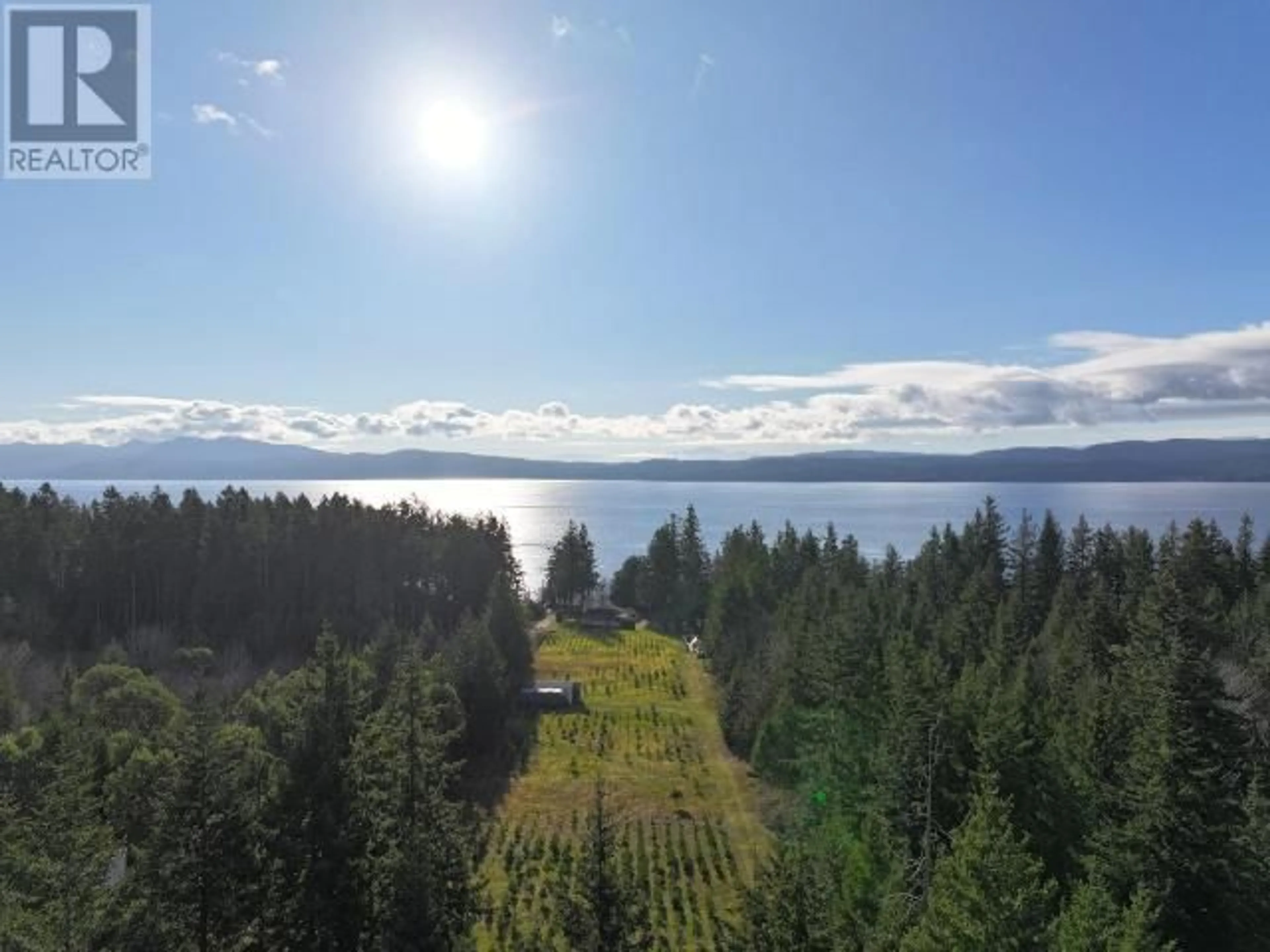 A pic from outside/outdoor area/front of a property/back of a property/a pic from drone, water/lake/river/ocean view for 7251 THUNDER BAY STREET, Powell River British Columbia