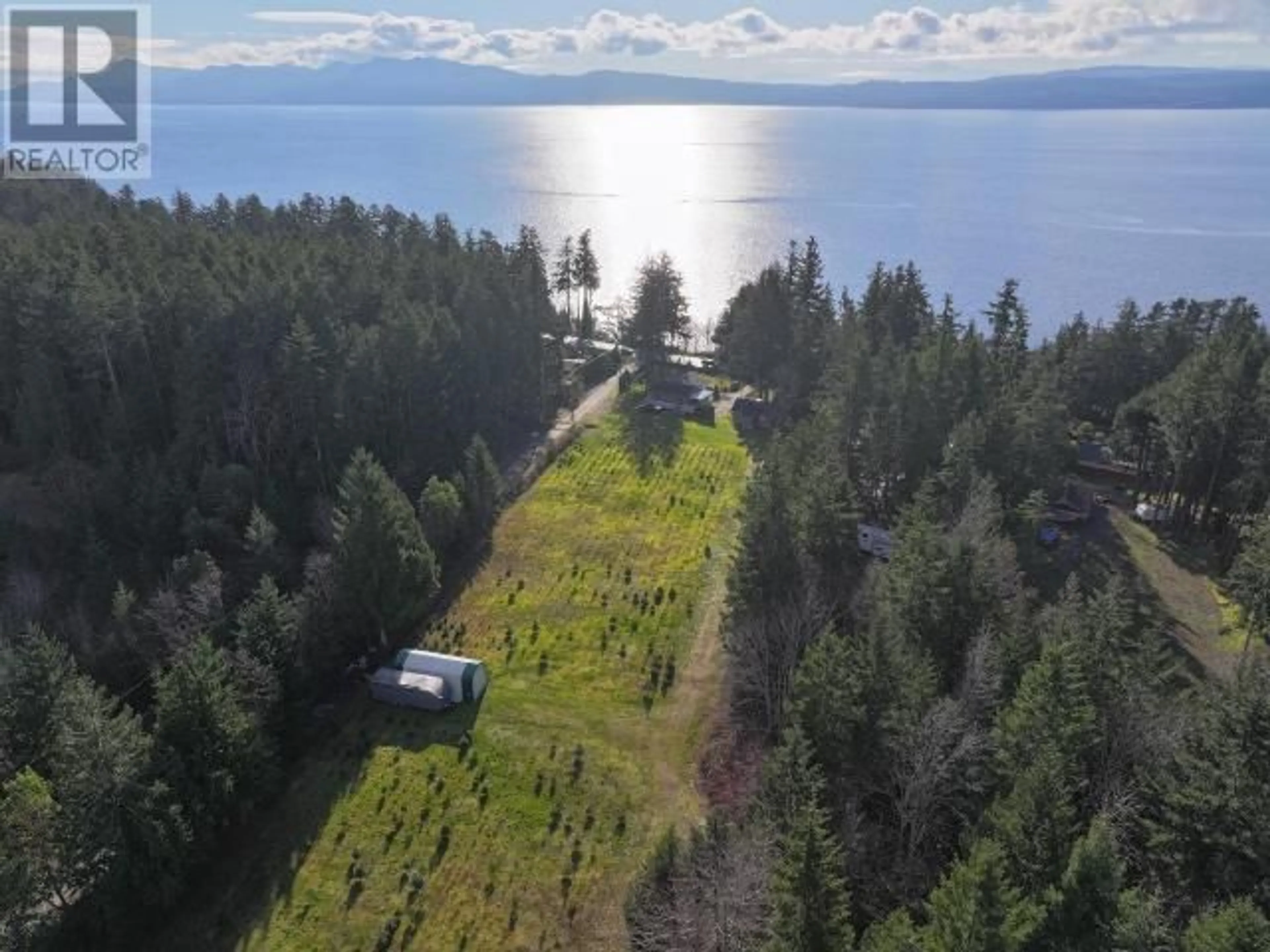 A pic from outside/outdoor area/front of a property/back of a property/a pic from drone, water/lake/river/ocean view for 7251 THUNDER BAY STREET, Powell River British Columbia