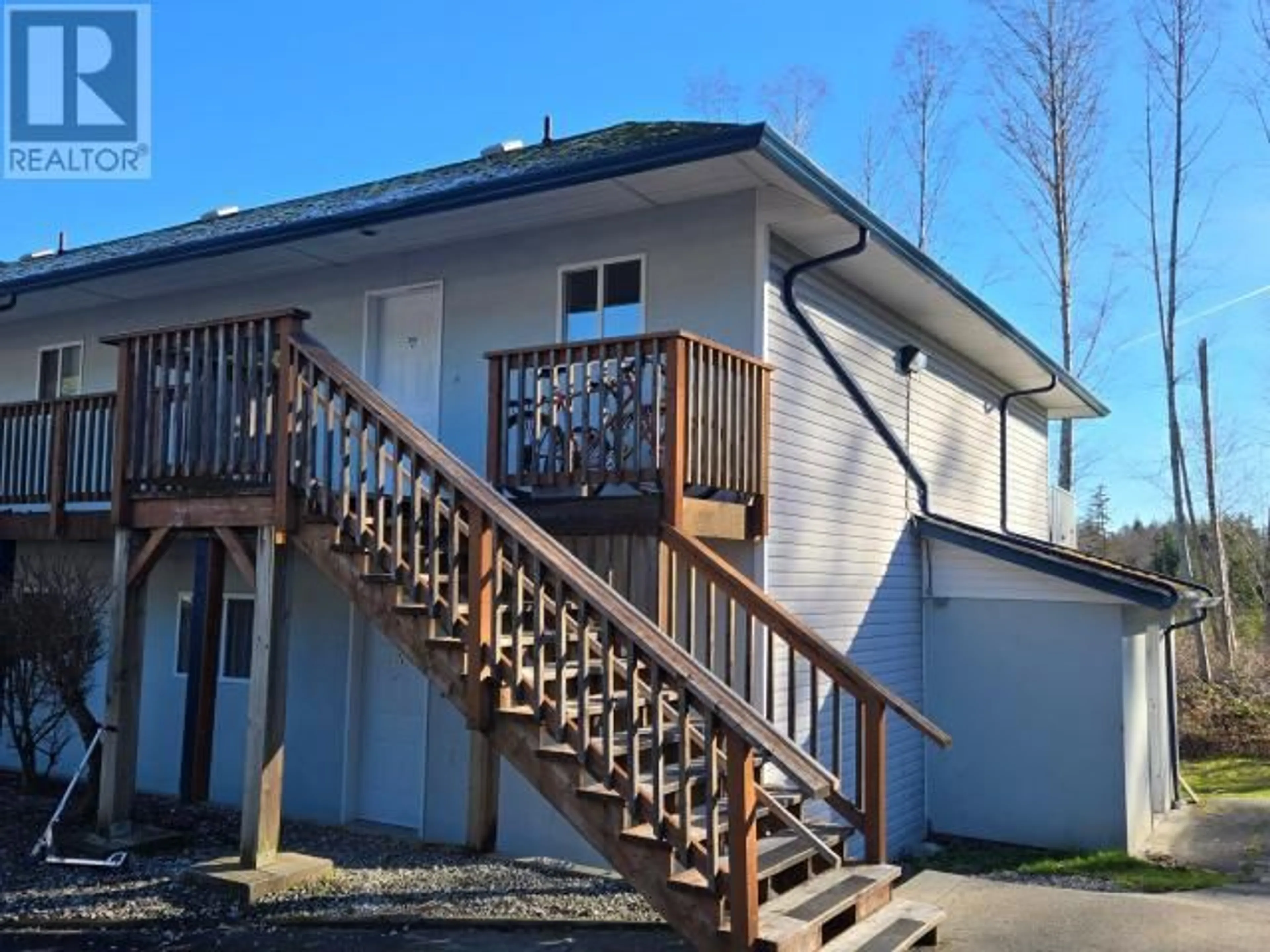 Home with vinyl exterior material, building for 215-5680 ORTONA AVE, Powell River British Columbia V8A5A5