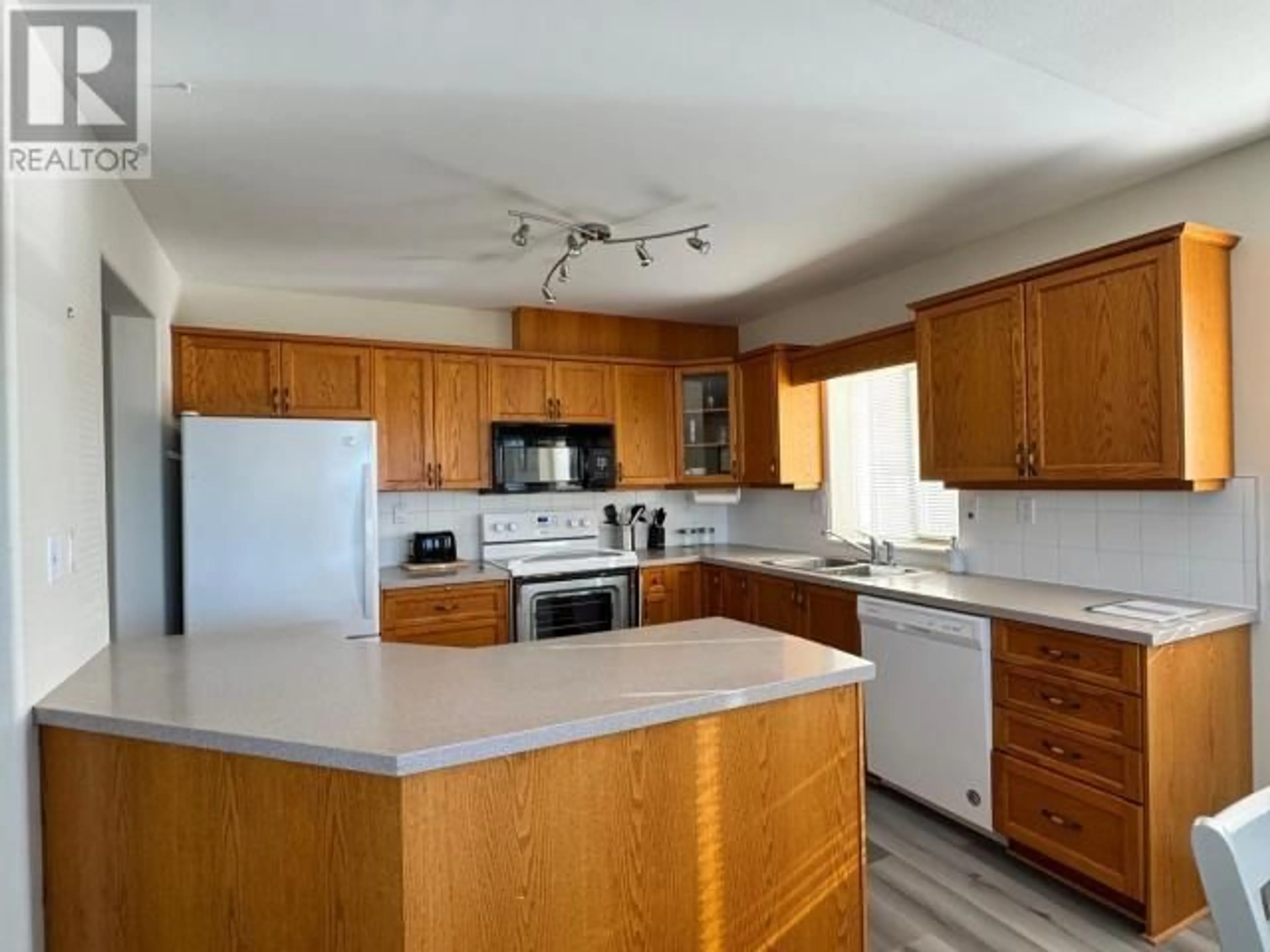 Standard kitchen, unknown for 104-6900 BURNABY STREET, Powell River British Columbia V8A5V3