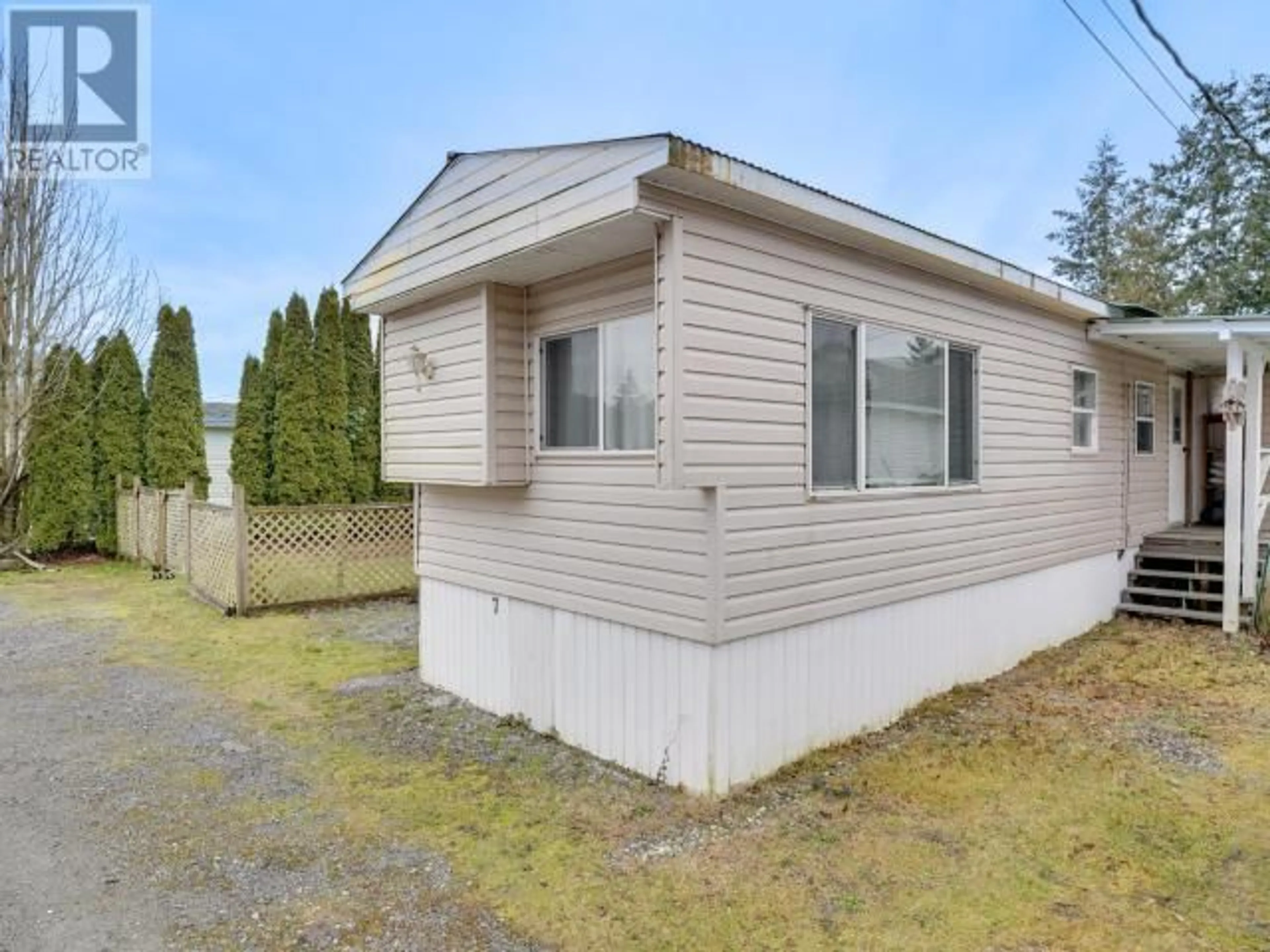 Home with vinyl exterior material, street for 7-9298 WILLIAMS RD, Powell River British Columbia