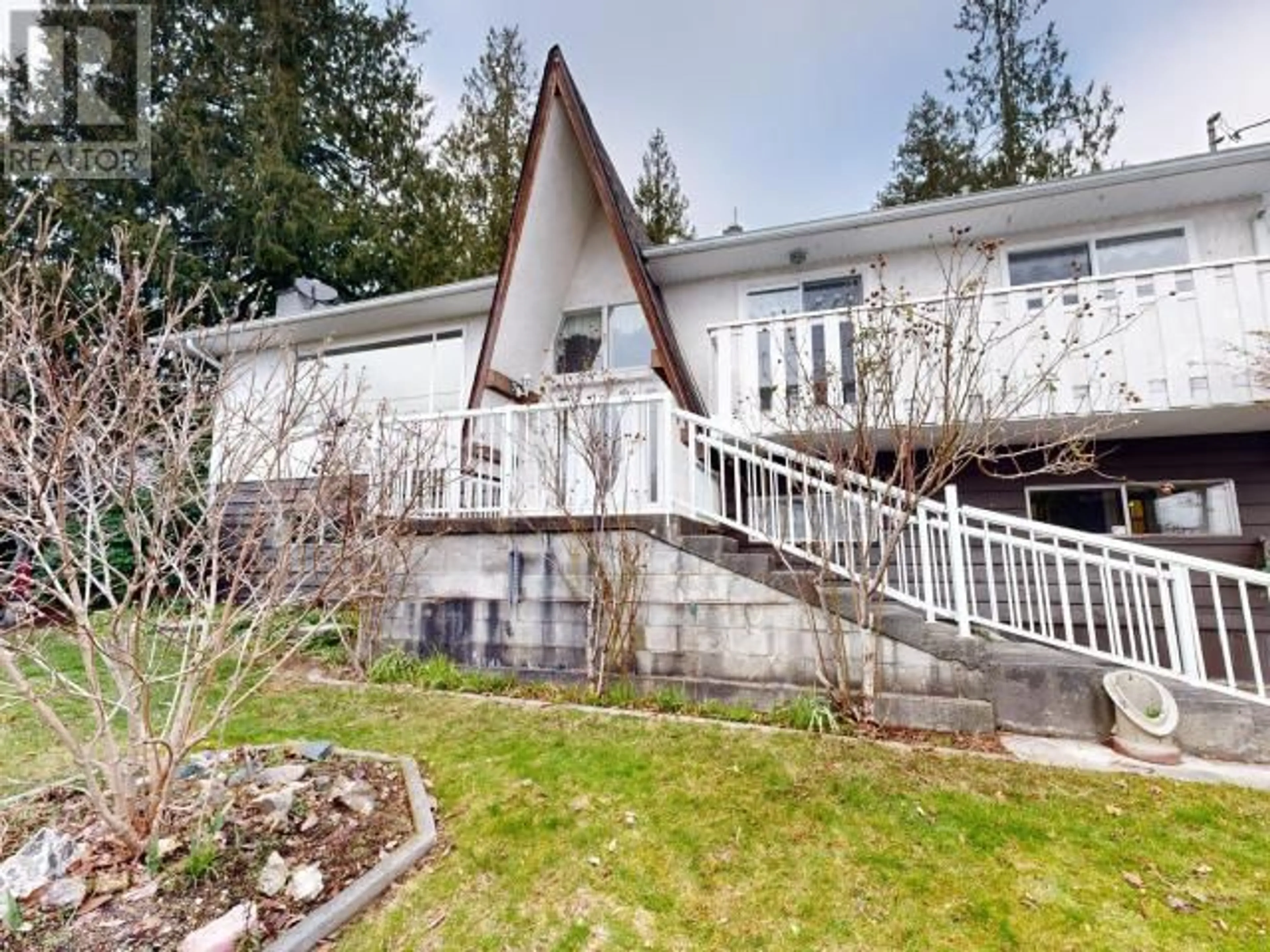 Home with vinyl exterior material, mountain view for 8106 CENTENNIAL DRIVE, Powell River British Columbia