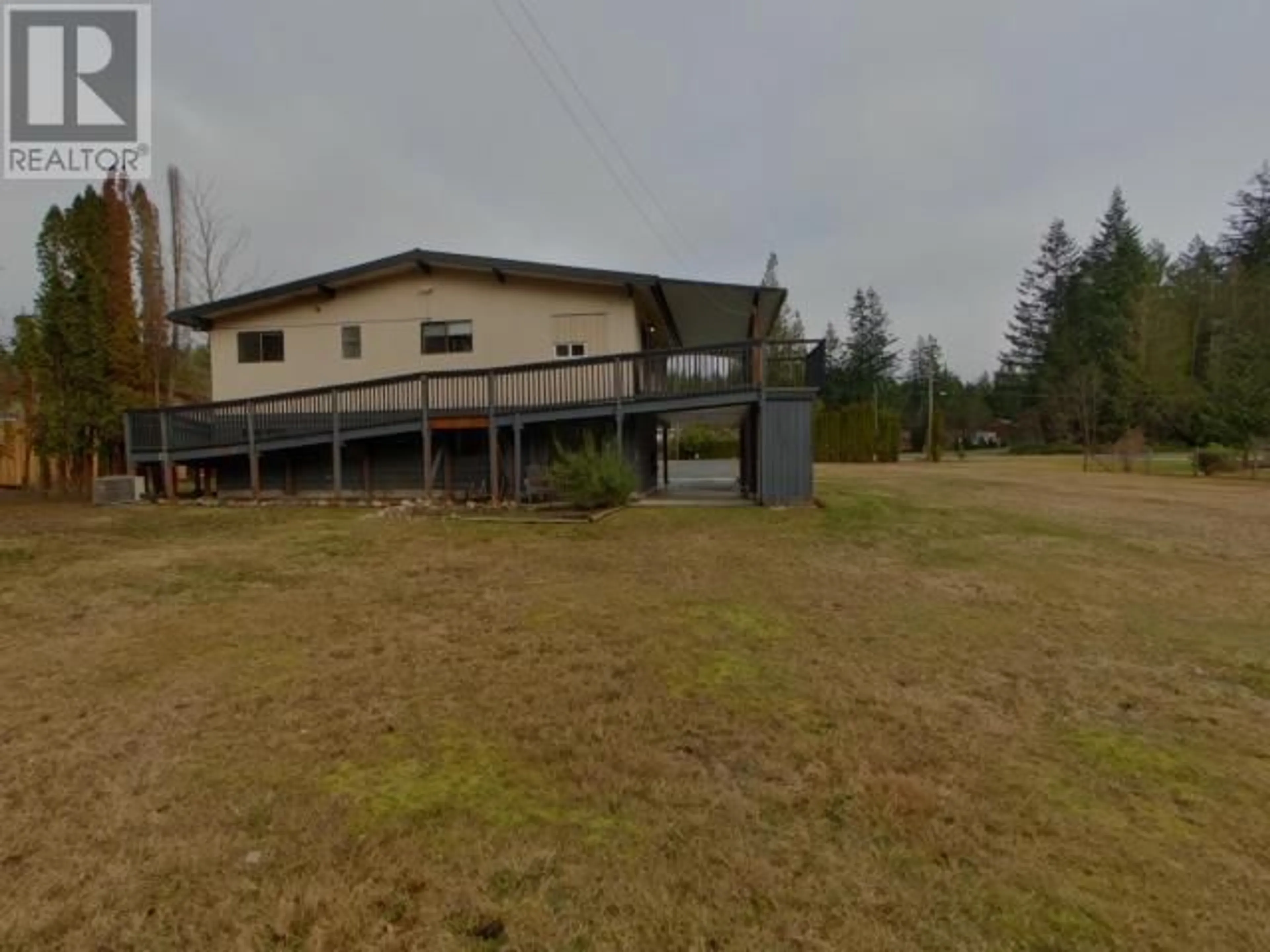 A pic from outside/outdoor area/front of a property/back of a property/a pic from drone, building for 4909 BOWNESS AVE, Powell River British Columbia