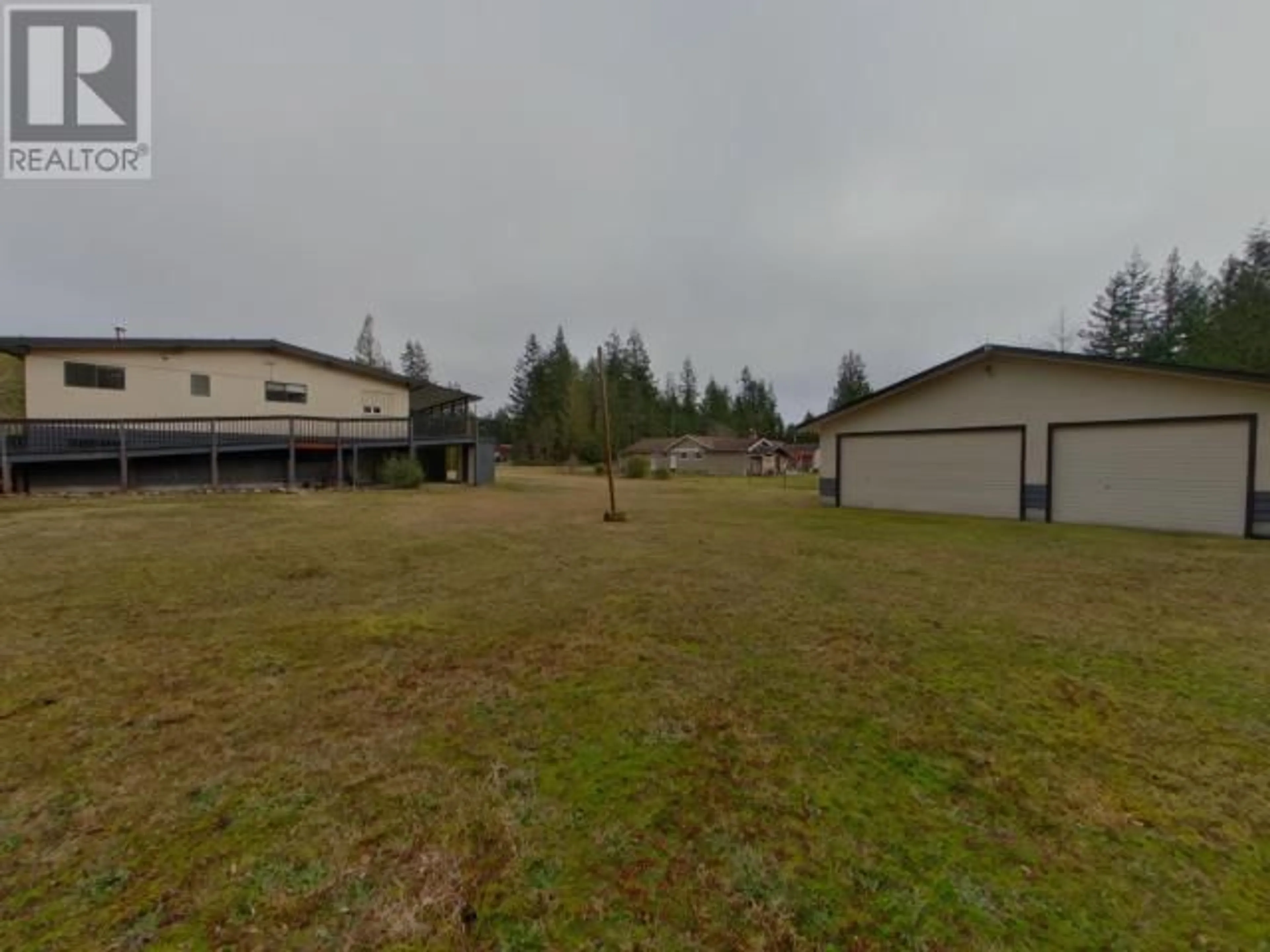 A pic from outside/outdoor area/front of a property/back of a property/a pic from drone, unknown for 4909 BOWNESS AVE, Powell River British Columbia