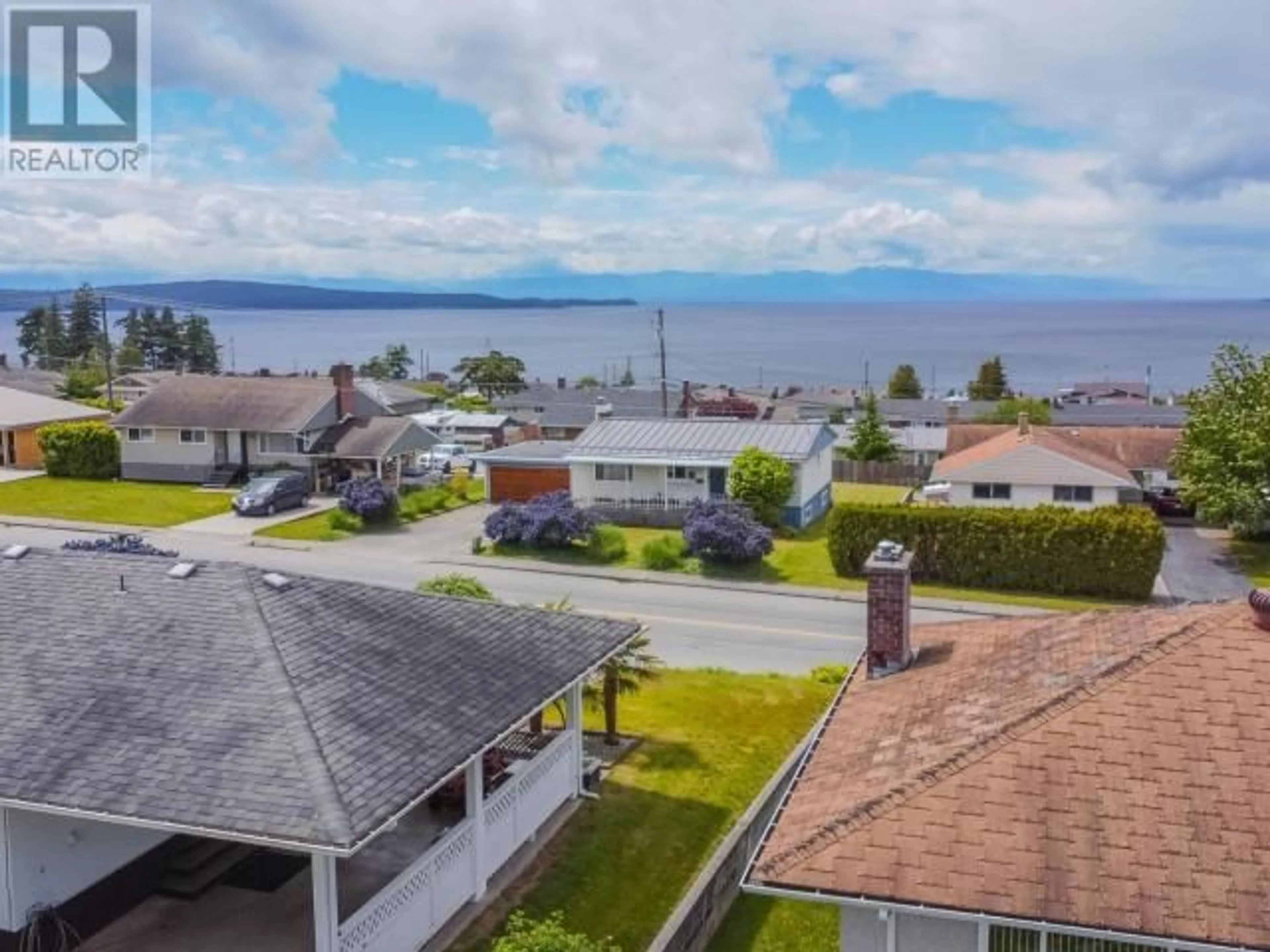 A pic from outside/outdoor area/front of a property/back of a property/a pic from drone, water/lake/river/ocean view for 4046 JOYCE AVE, Powell River British Columbia V8A2Z5