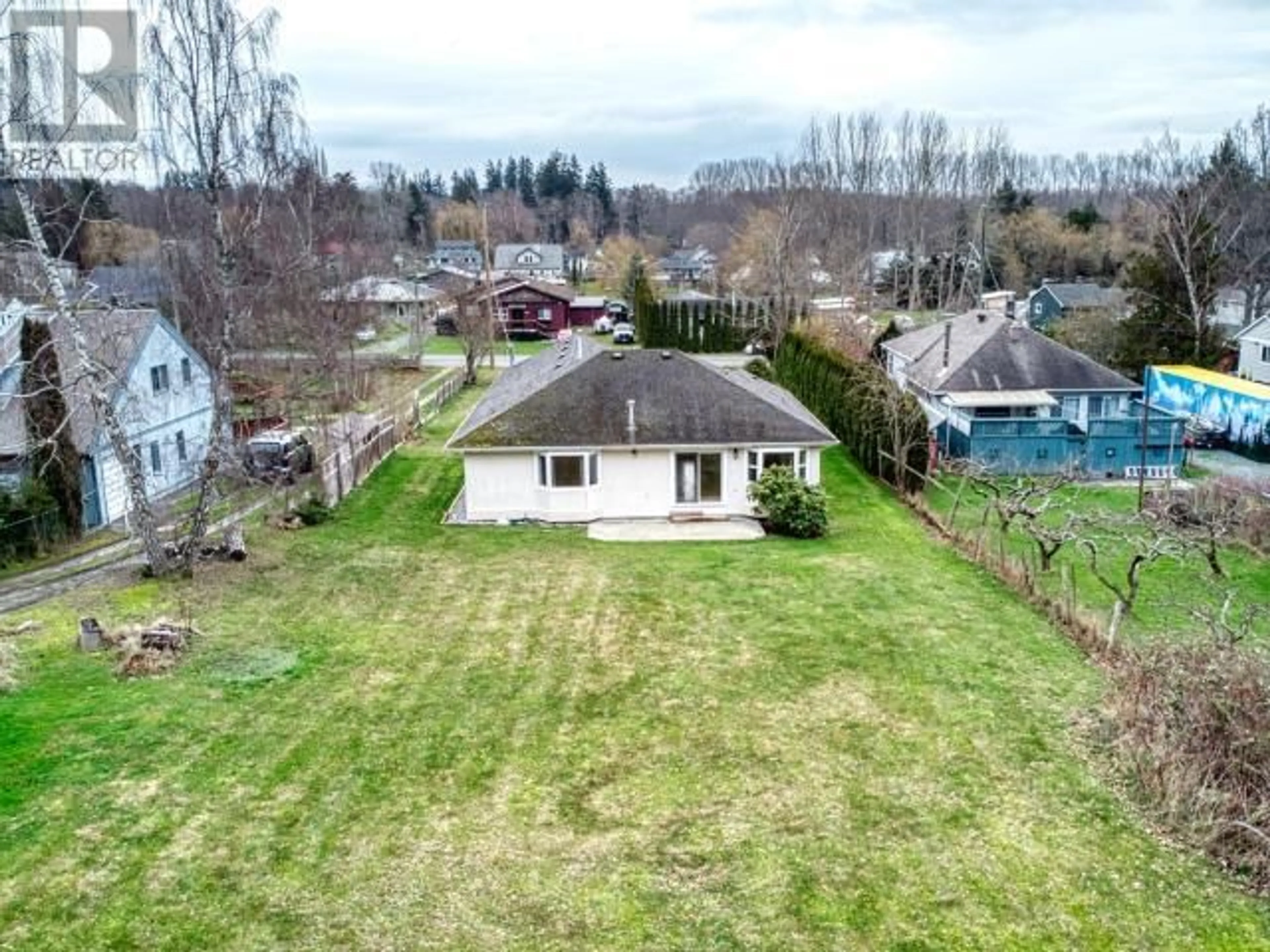 A pic from outside/outdoor area/front of a property/back of a property/a pic from drone, unknown for 5877 SKEENA STREET, Powell River British Columbia