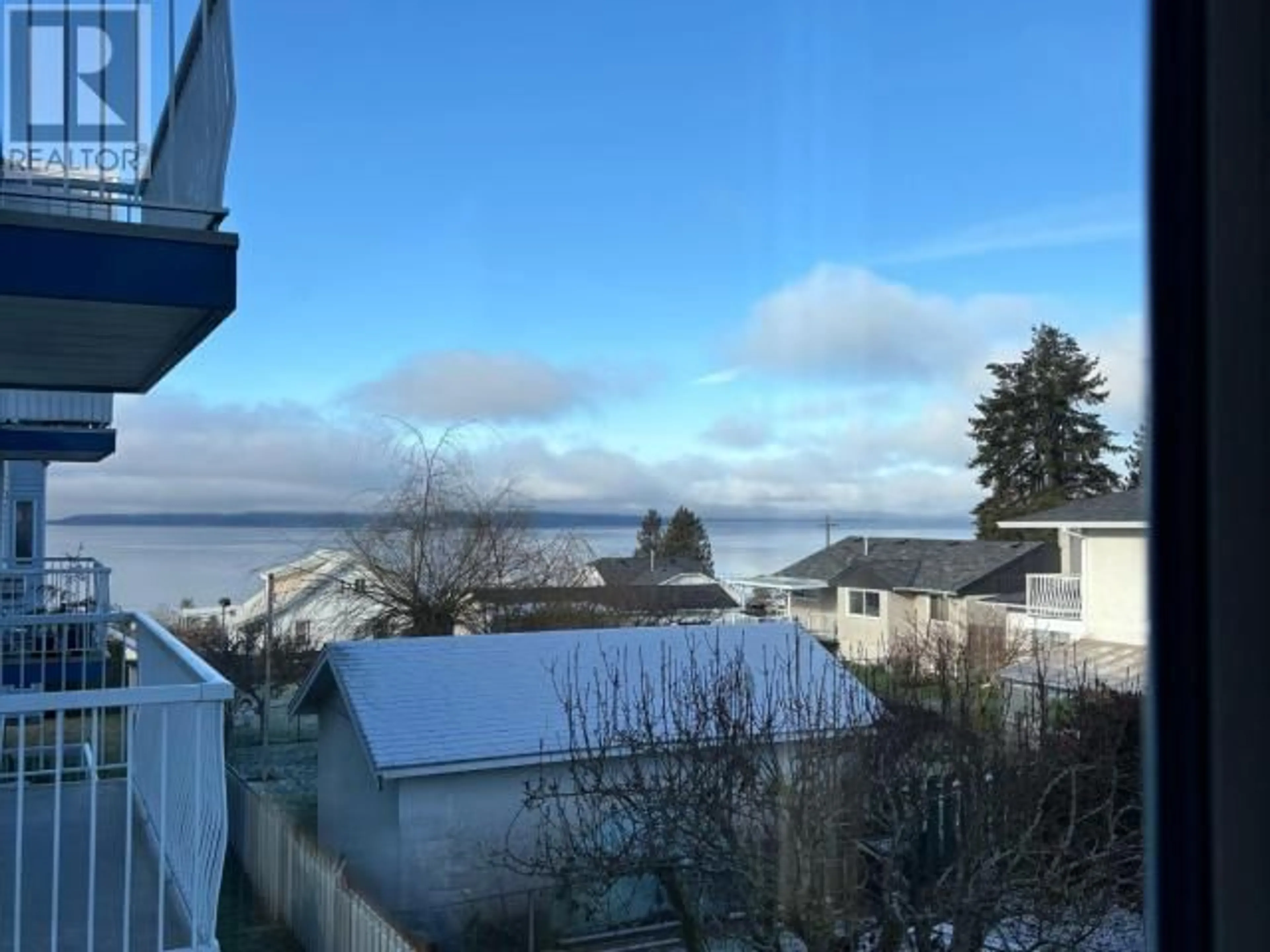 Balcony in the apartment, water/lake/river/ocean view for 202-4477 MICHIGAN AVE, Powell River British Columbia