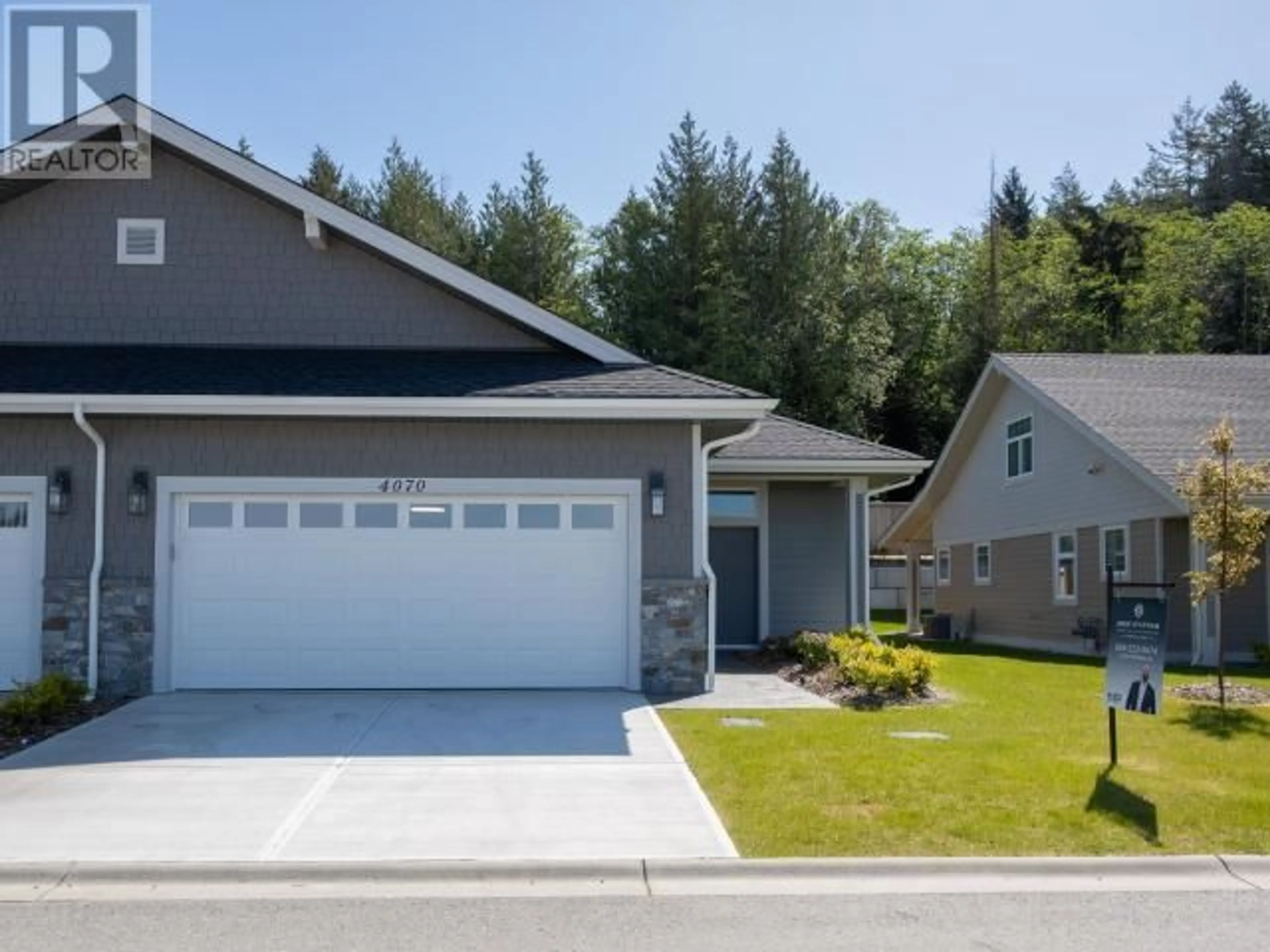 Home with vinyl exterior material, street for 4070 SATURNA AVE, Powell River British Columbia V8A5T4