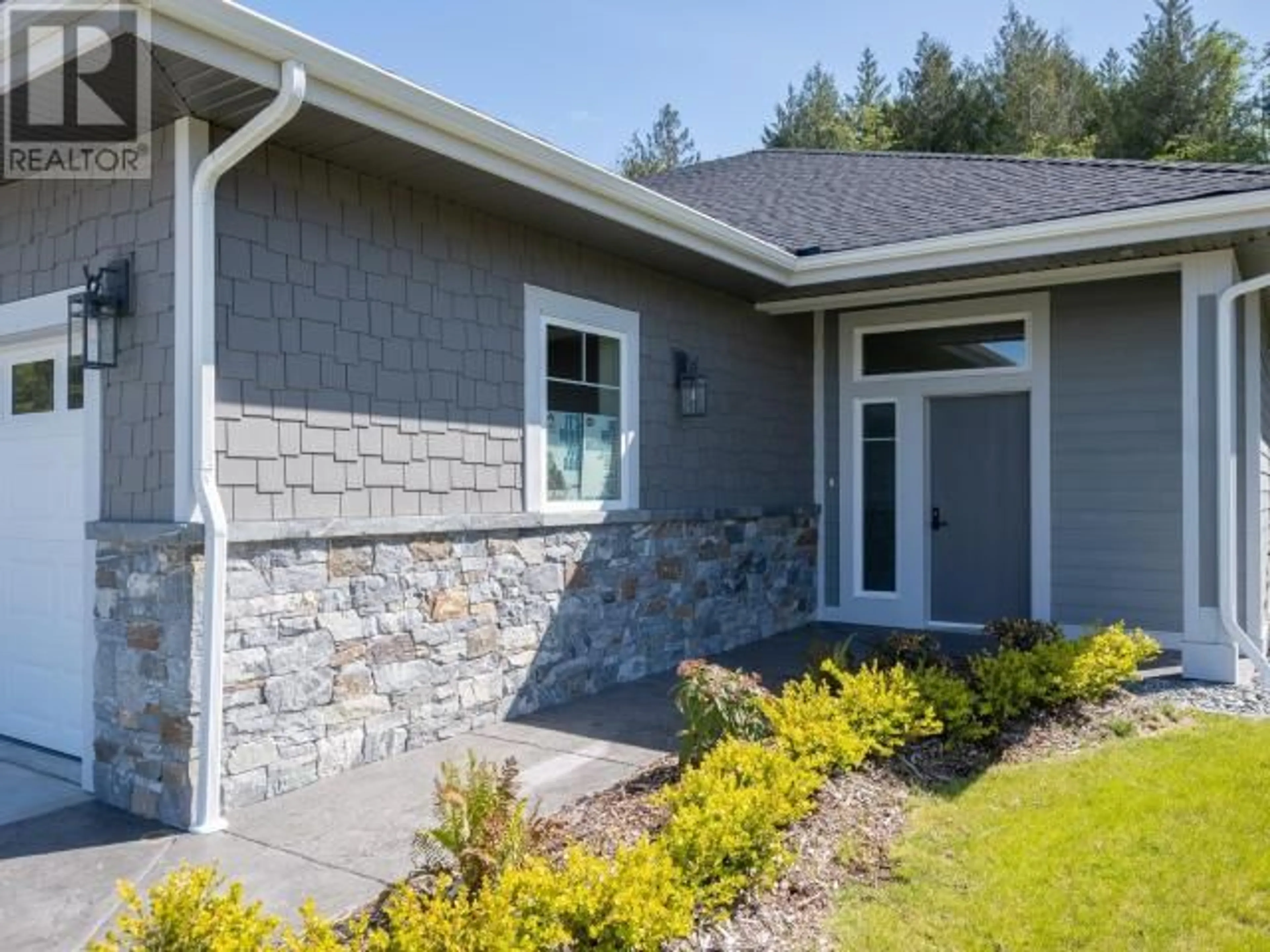 Home with vinyl exterior material, unknown for 4070 SATURNA AVE, Powell River British Columbia V8A5T4