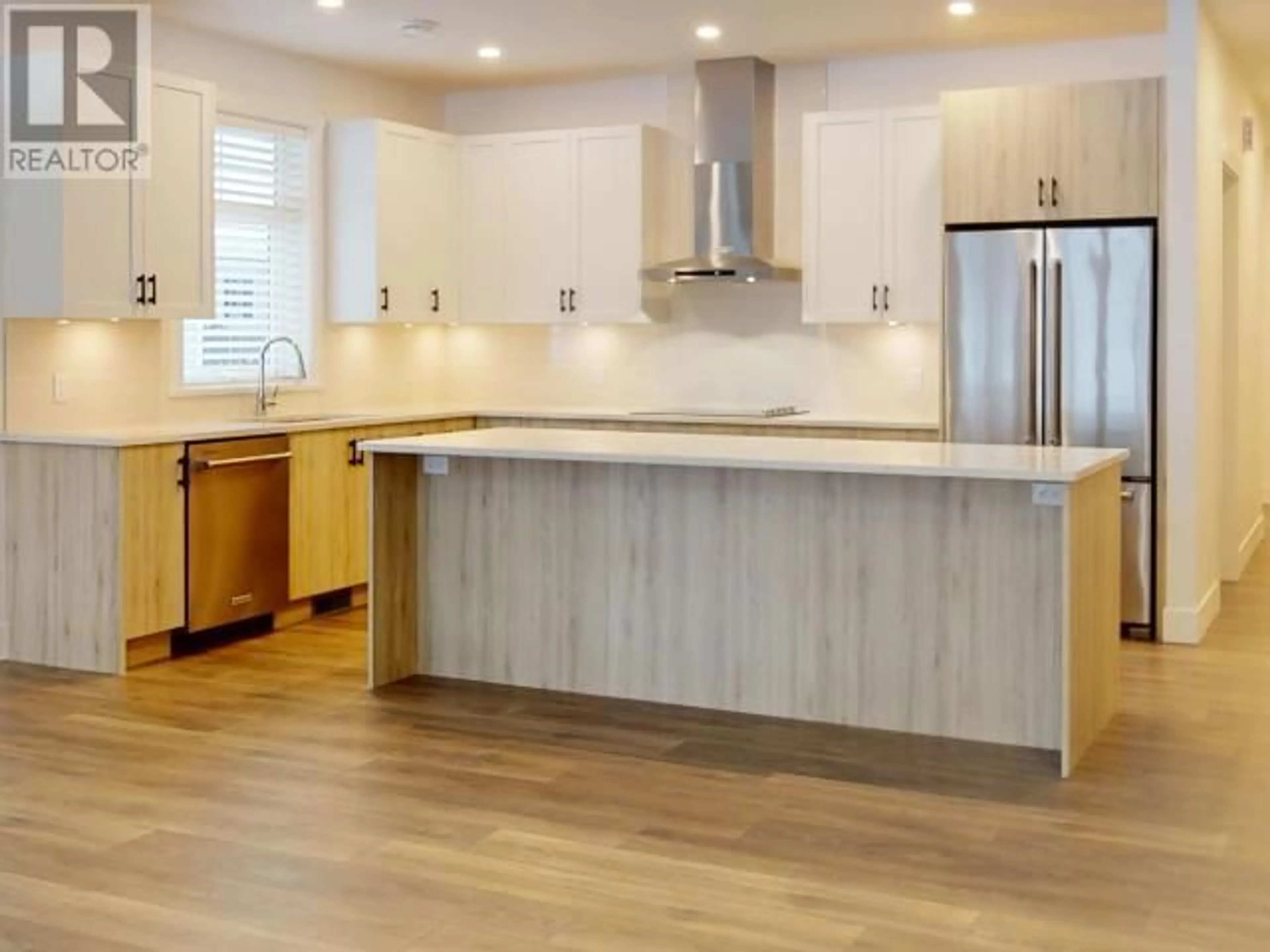 Open concept kitchen, wood/laminate floor for 4070 SATURNA AVE, Powell River British Columbia V8A5T4