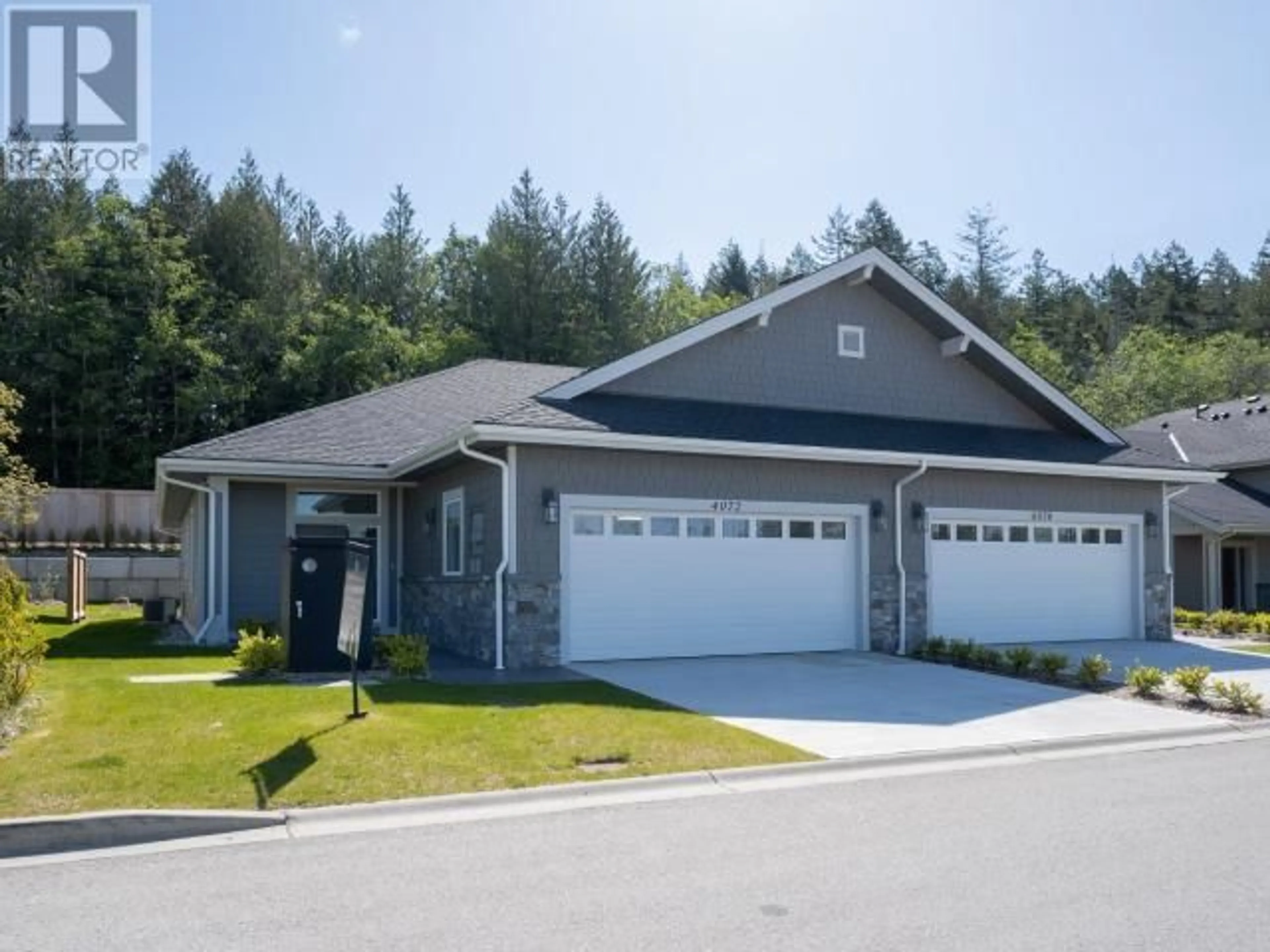 Home with vinyl exterior material, street for 4072 SATURNA AVE, Powell River British Columbia V8A5T4