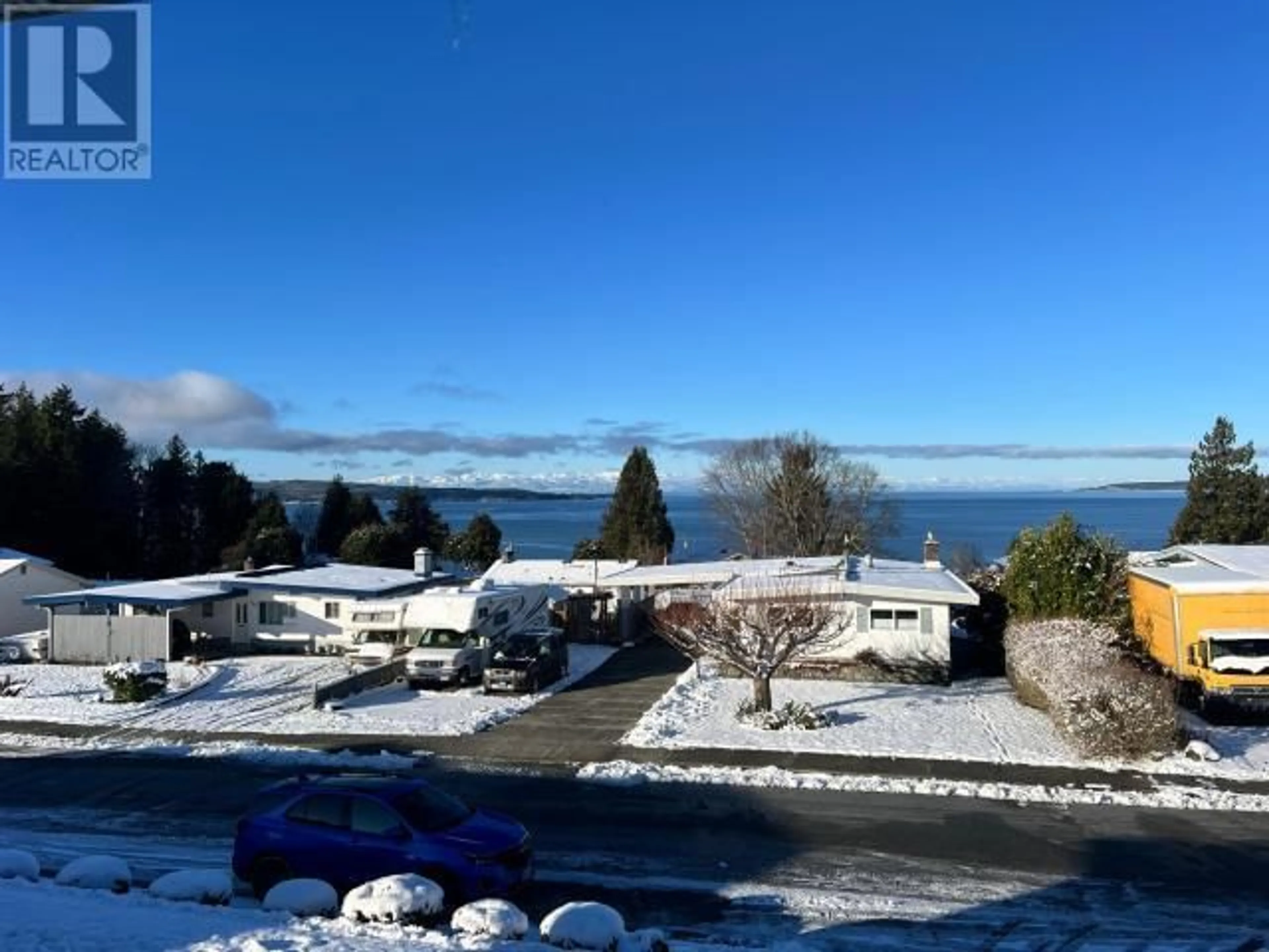 A pic from outside/outdoor area/front of a property/back of a property/a pic from drone, water/lake/river/ocean view for 3756 STRATHCONA AVE, Powell River British Columbia V8A4Z8