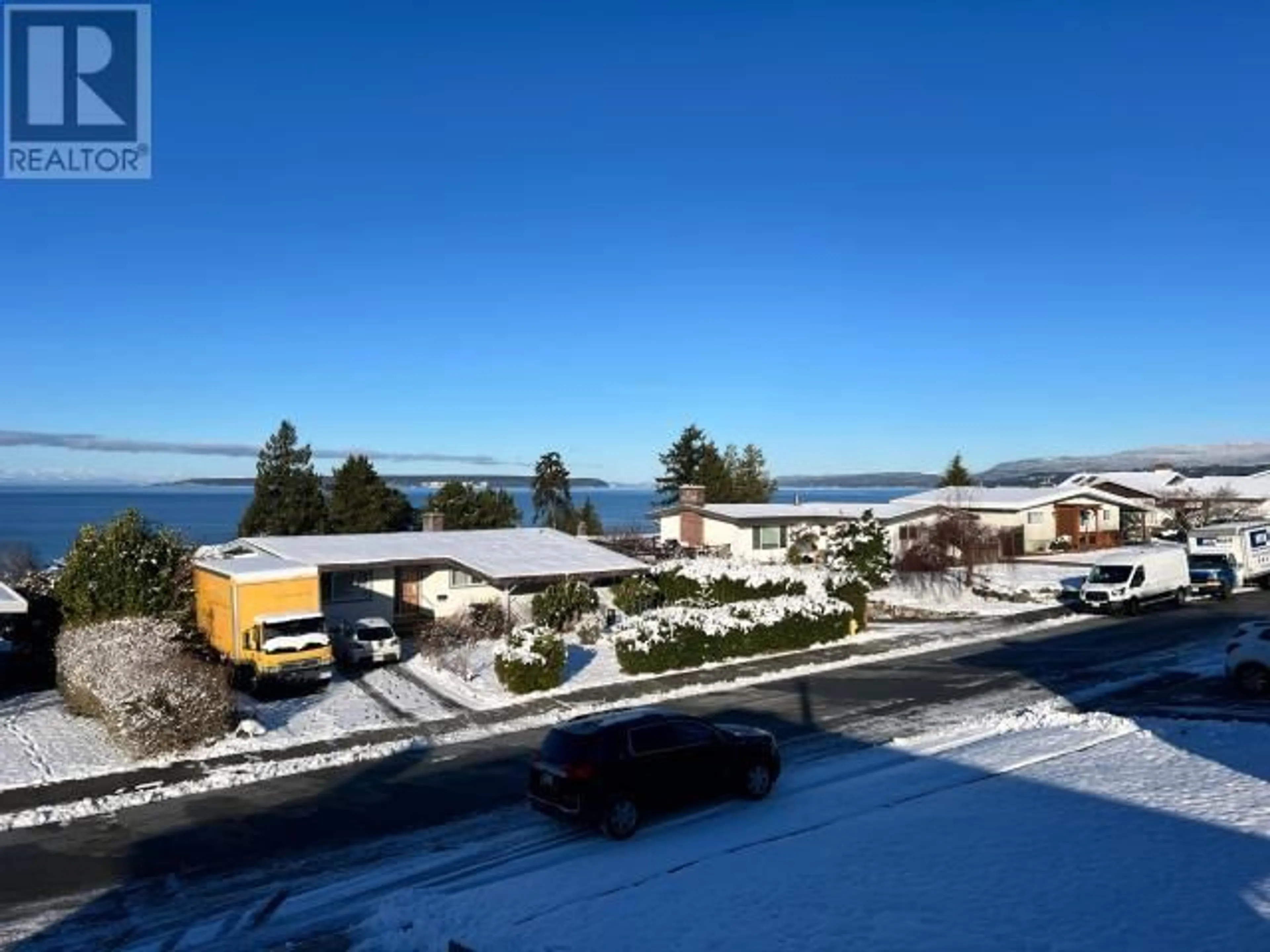 A pic from outside/outdoor area/front of a property/back of a property/a pic from drone, water/lake/river/ocean view for 3756 STRATHCONA AVE, Powell River British Columbia V8A4Z8