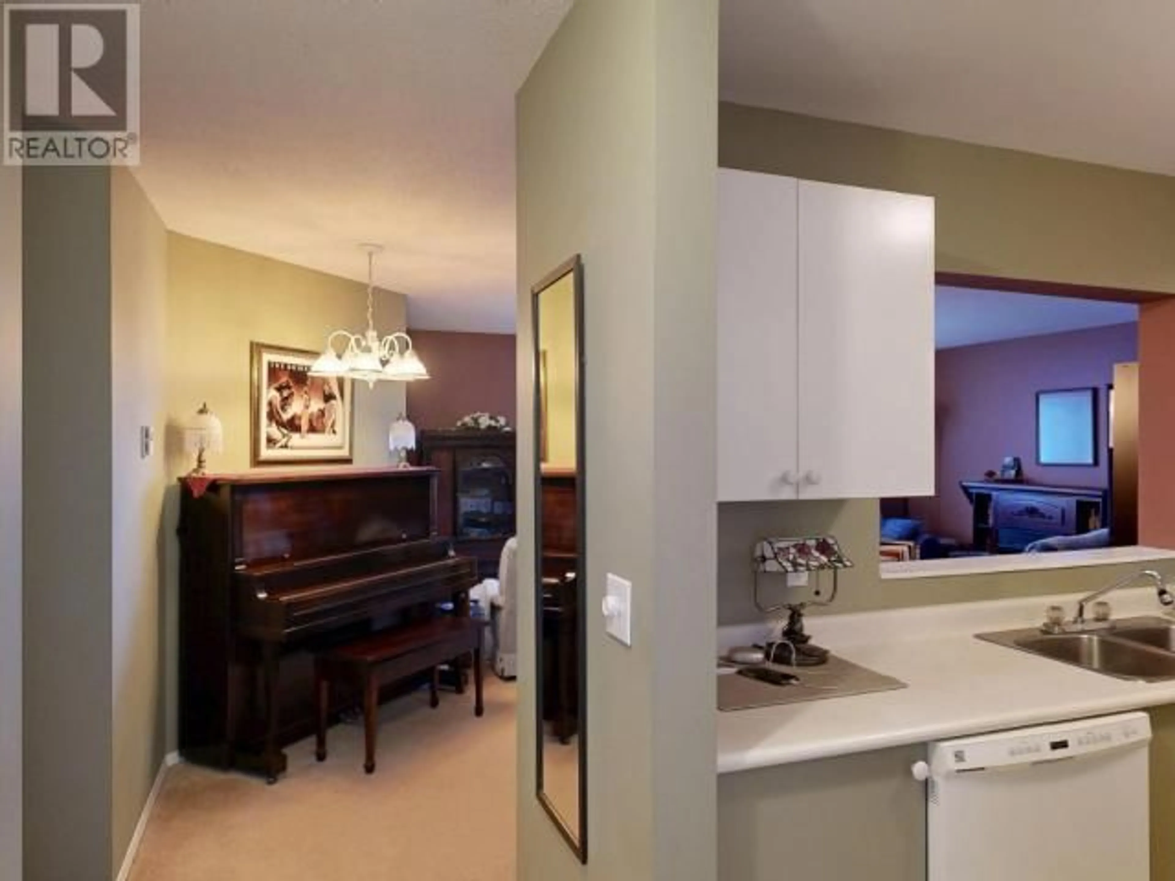 Open concept kitchen, unknown for 307-5701 WILLOW AVE, Powell River British Columbia