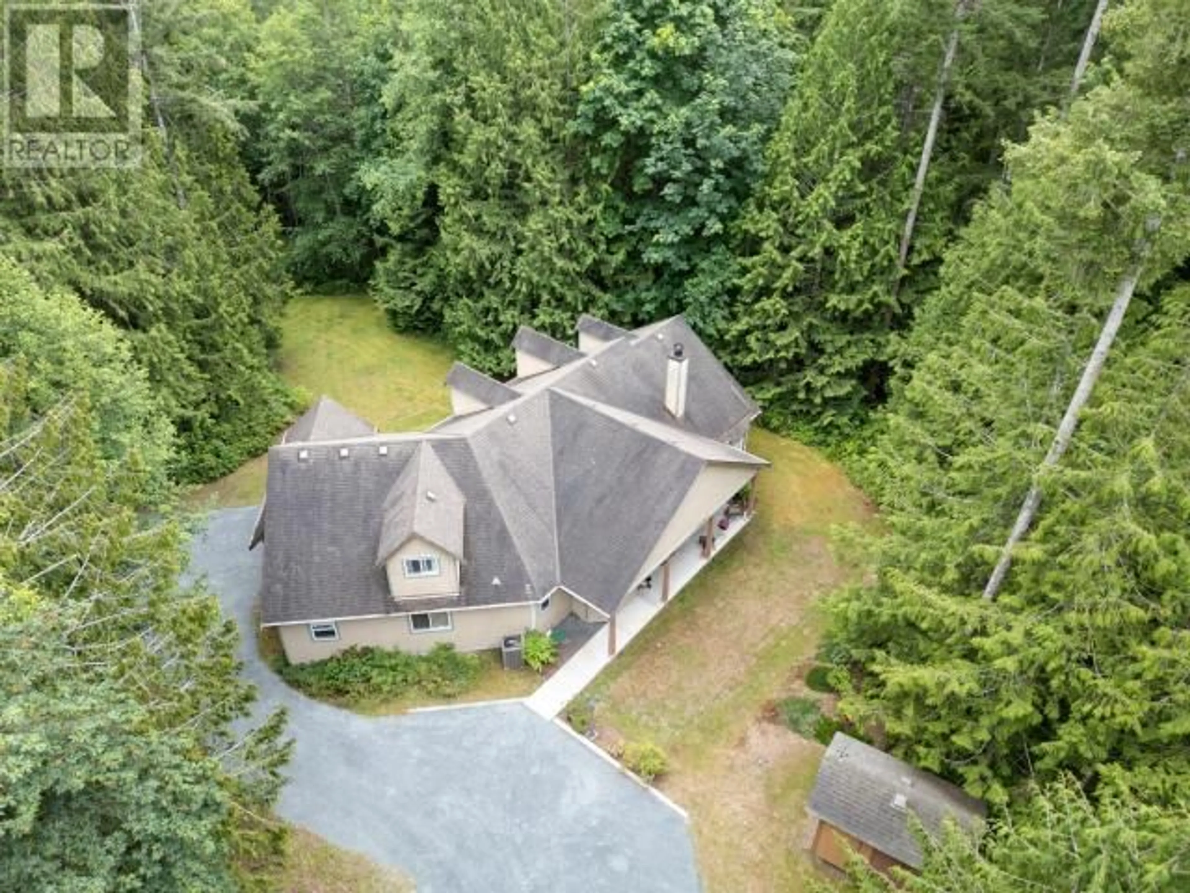 A pic from outside/outdoor area/front of a property/back of a property/a pic from drone, unknown for 3067 SOUTHILL ROAD, Powell River British Columbia V8A0R4