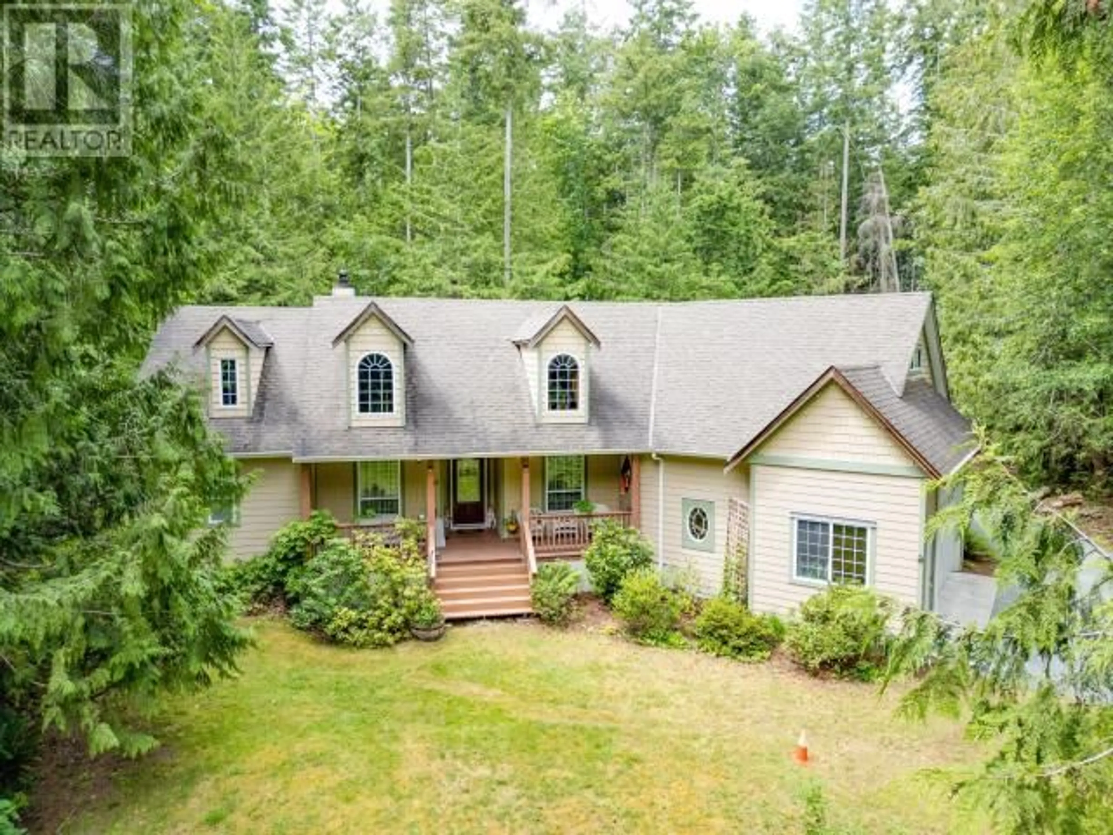 A pic from outside/outdoor area/front of a property/back of a property/a pic from drone, unknown for 3067 SOUTHILL ROAD, Powell River British Columbia V8A0R4