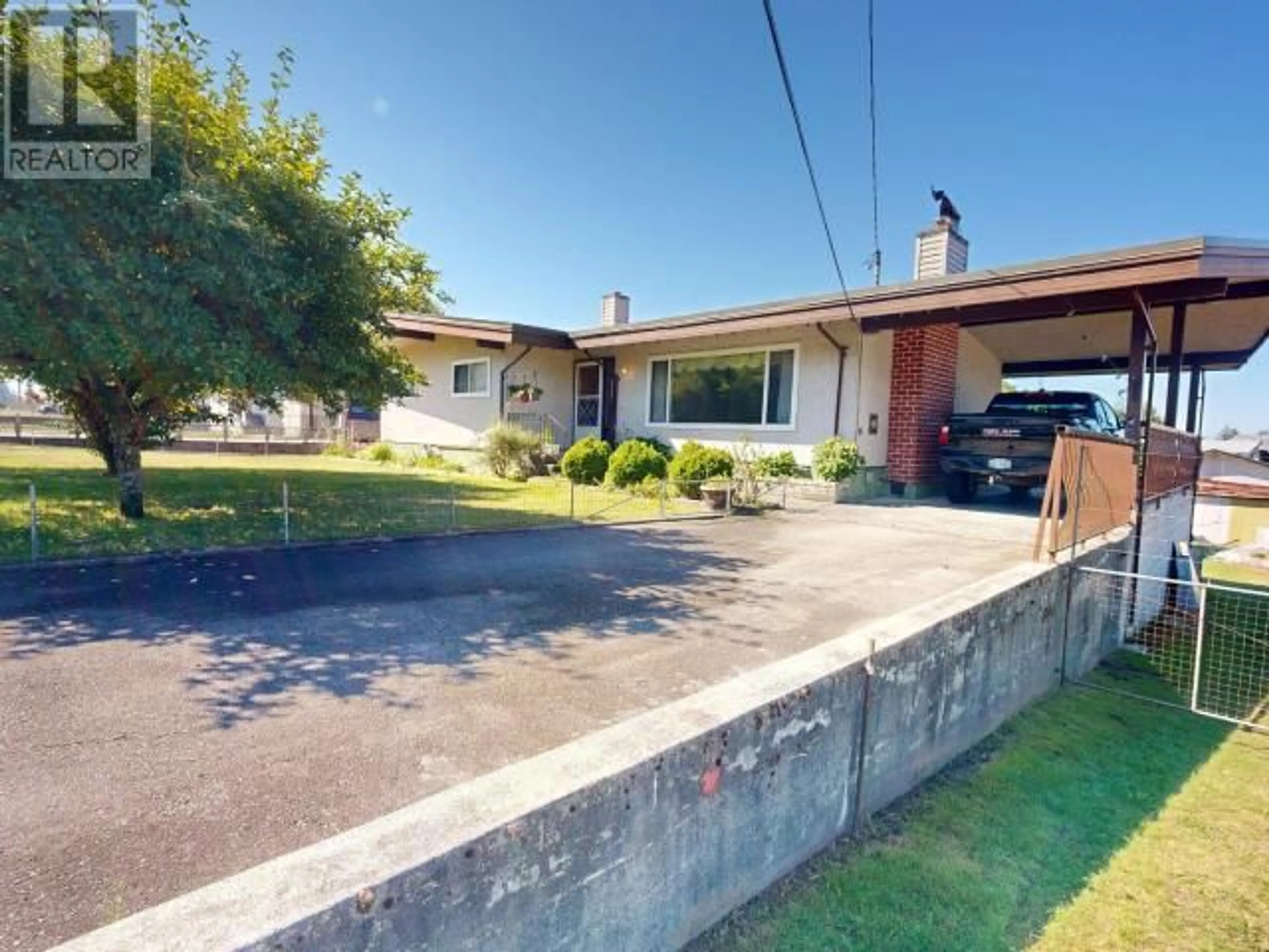 A pic from outside/outdoor area/front of a property/back of a property/a pic from drone, street for 4549 MANSON AVE, Powell River British Columbia V8A3N3